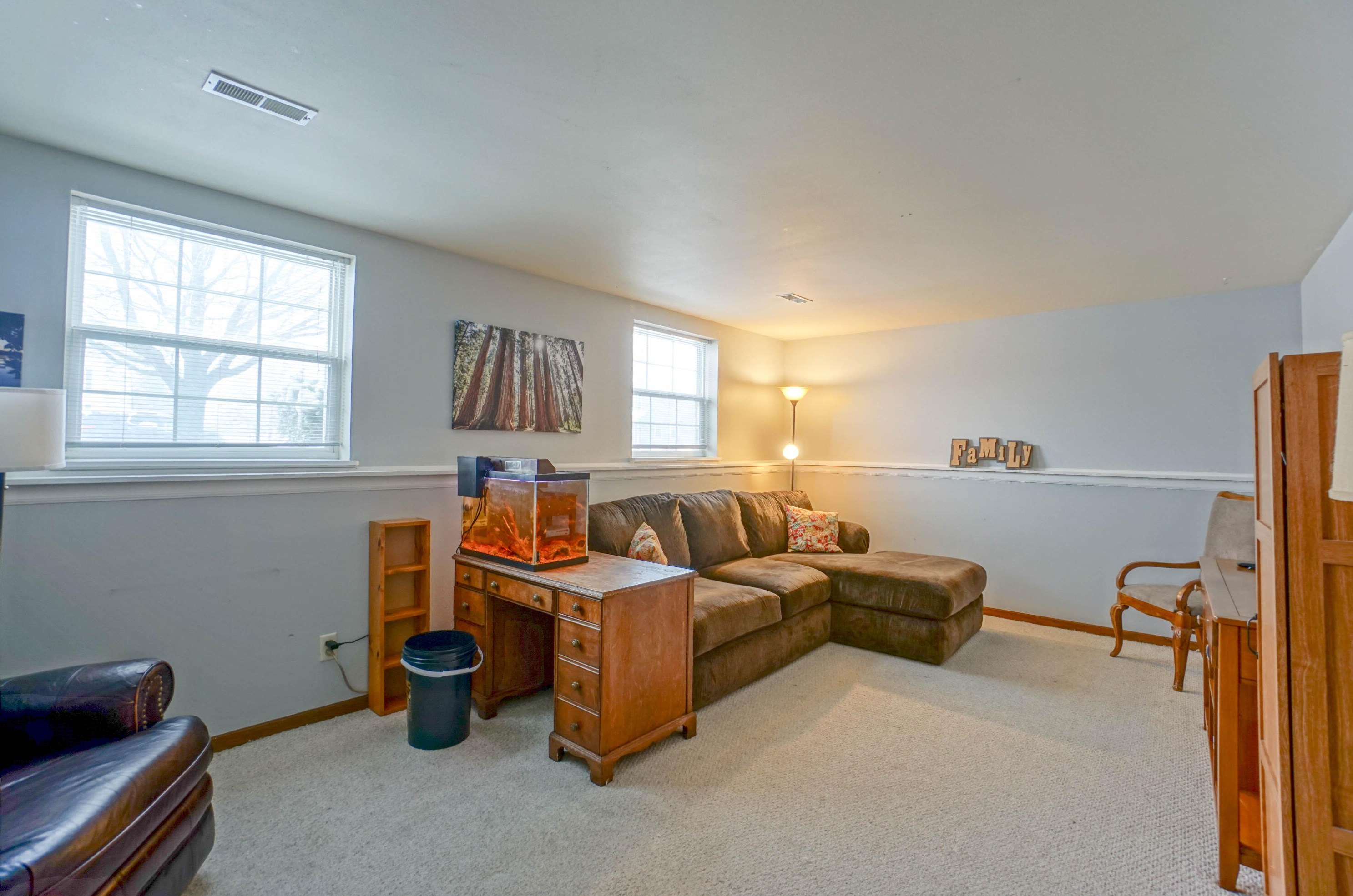 1407 Cleveland Ct, Hartford WI  53027-2732 exterior