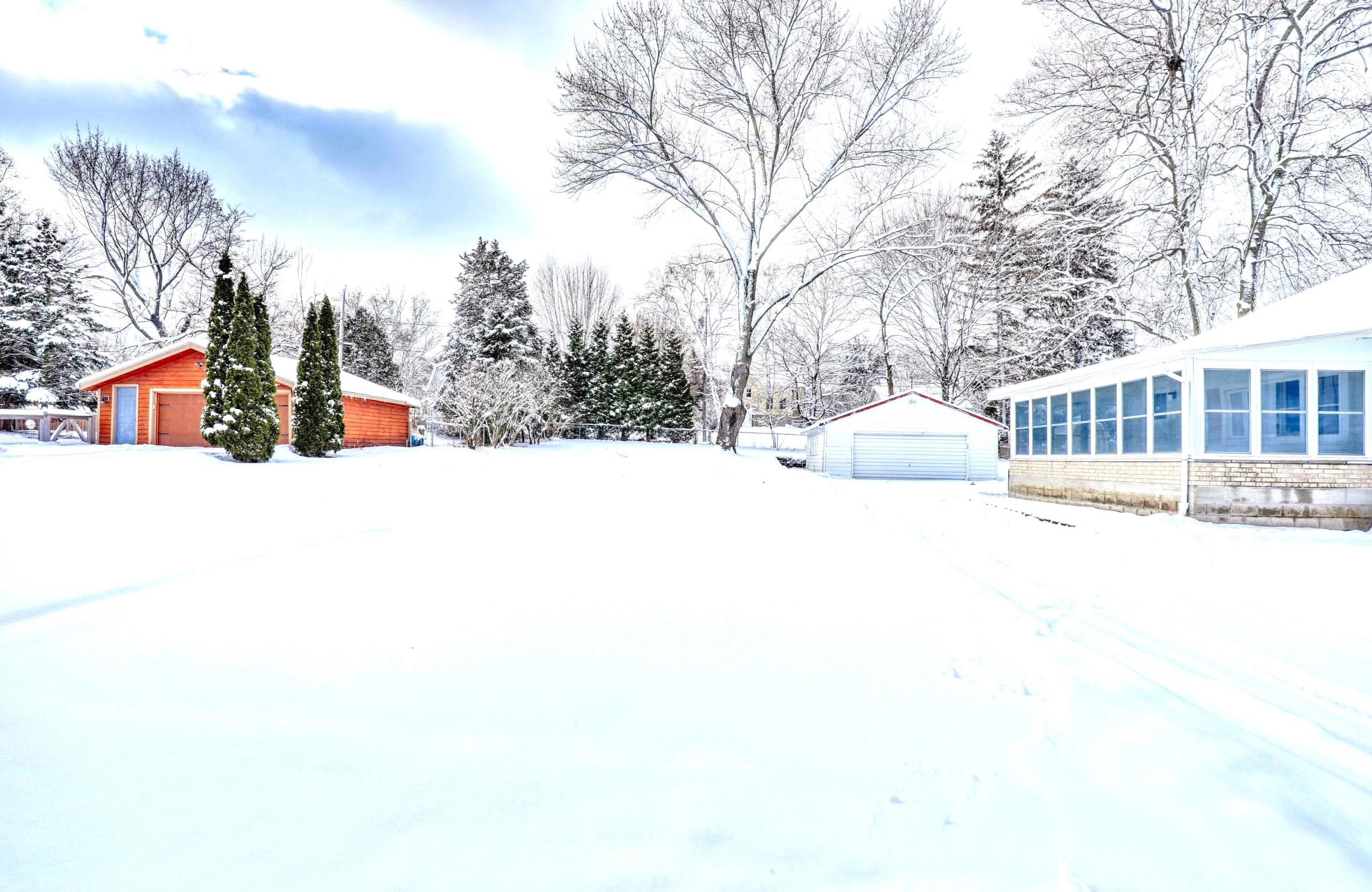 312 E Wisconsin Ave, Pewaukee, WI 53072