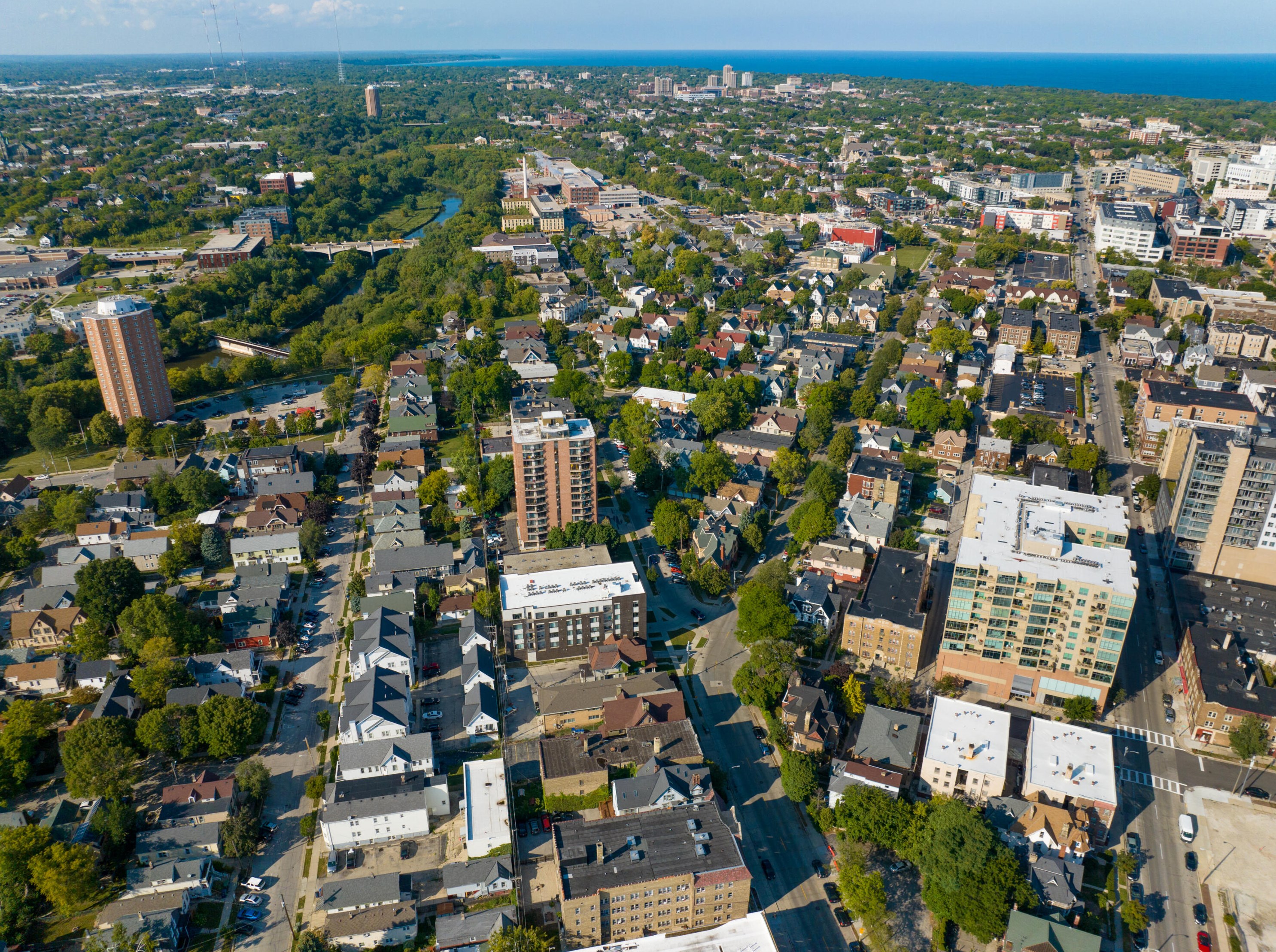 1550 Royall Pl, Milwaukee WI  53202-1808 exterior