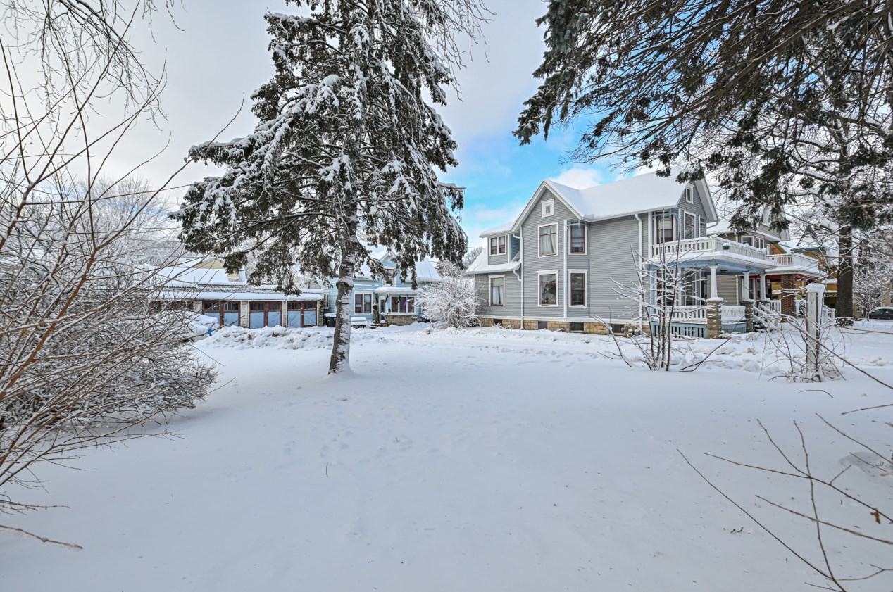 611 64th St, Milwaukee WI  53213-4051 exterior