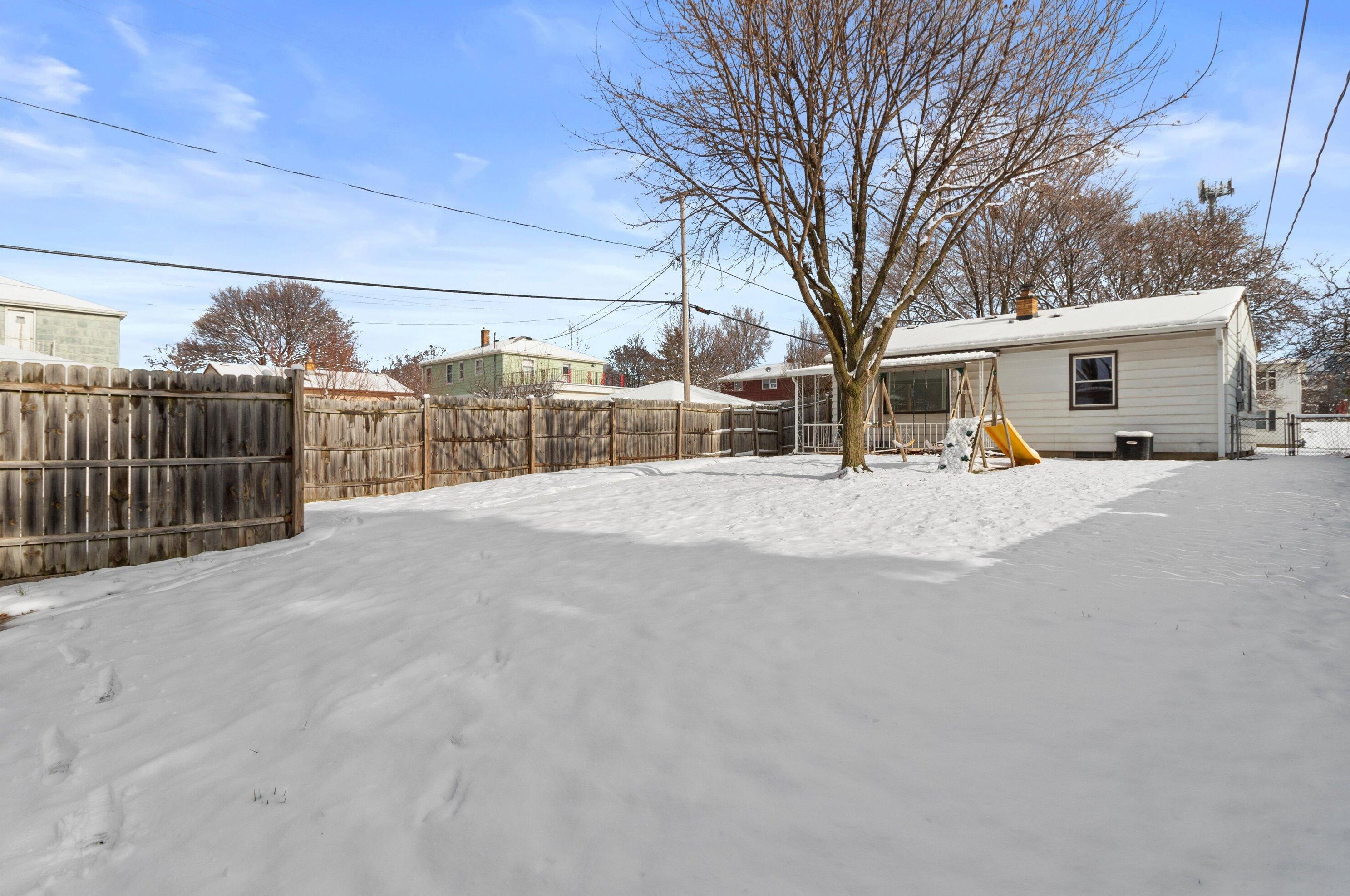 3521 22nd St, Milwaukee WI  53221-1403 exterior