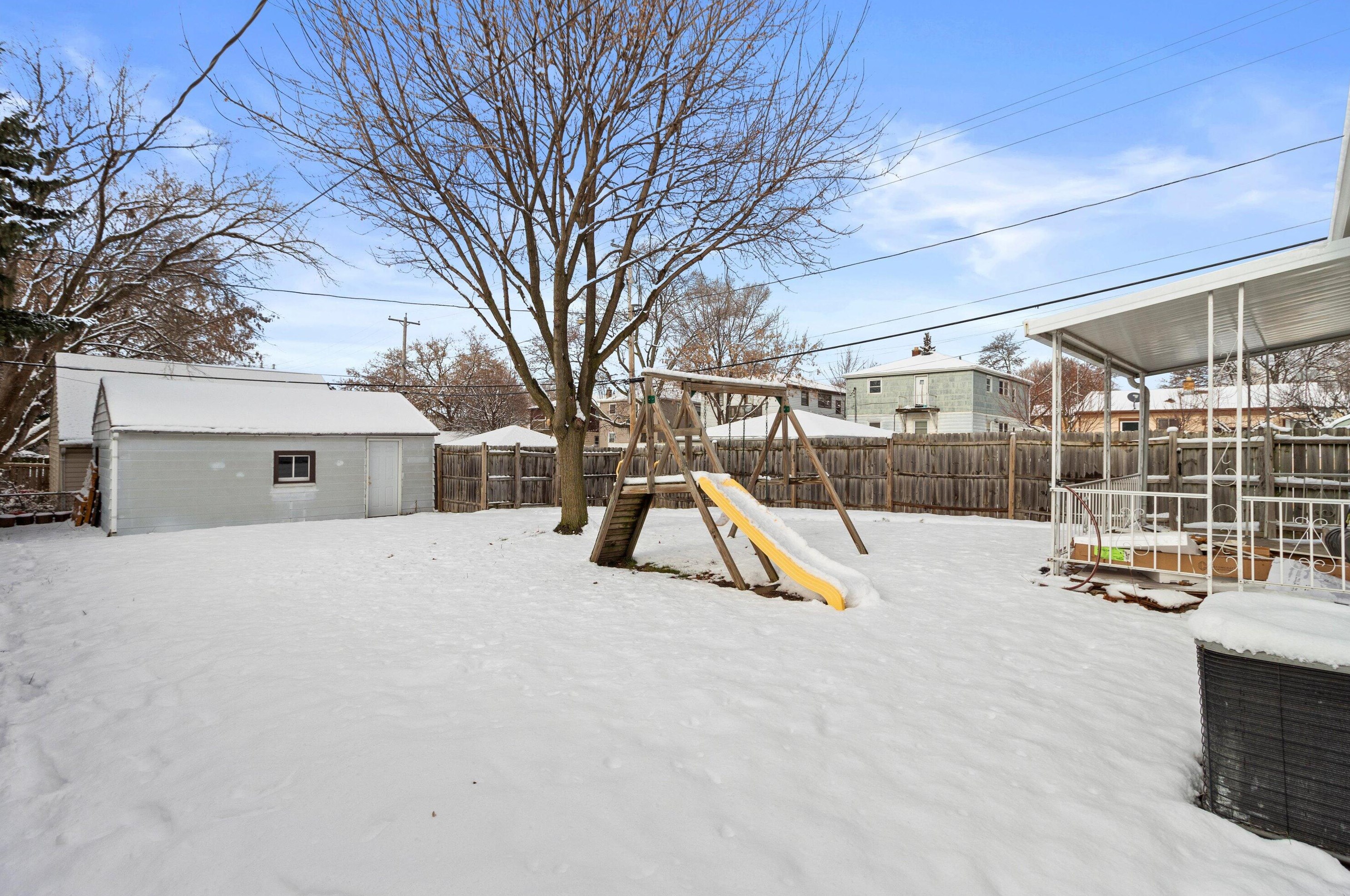 3521 22nd St, Milwaukee WI  53221-1403 exterior