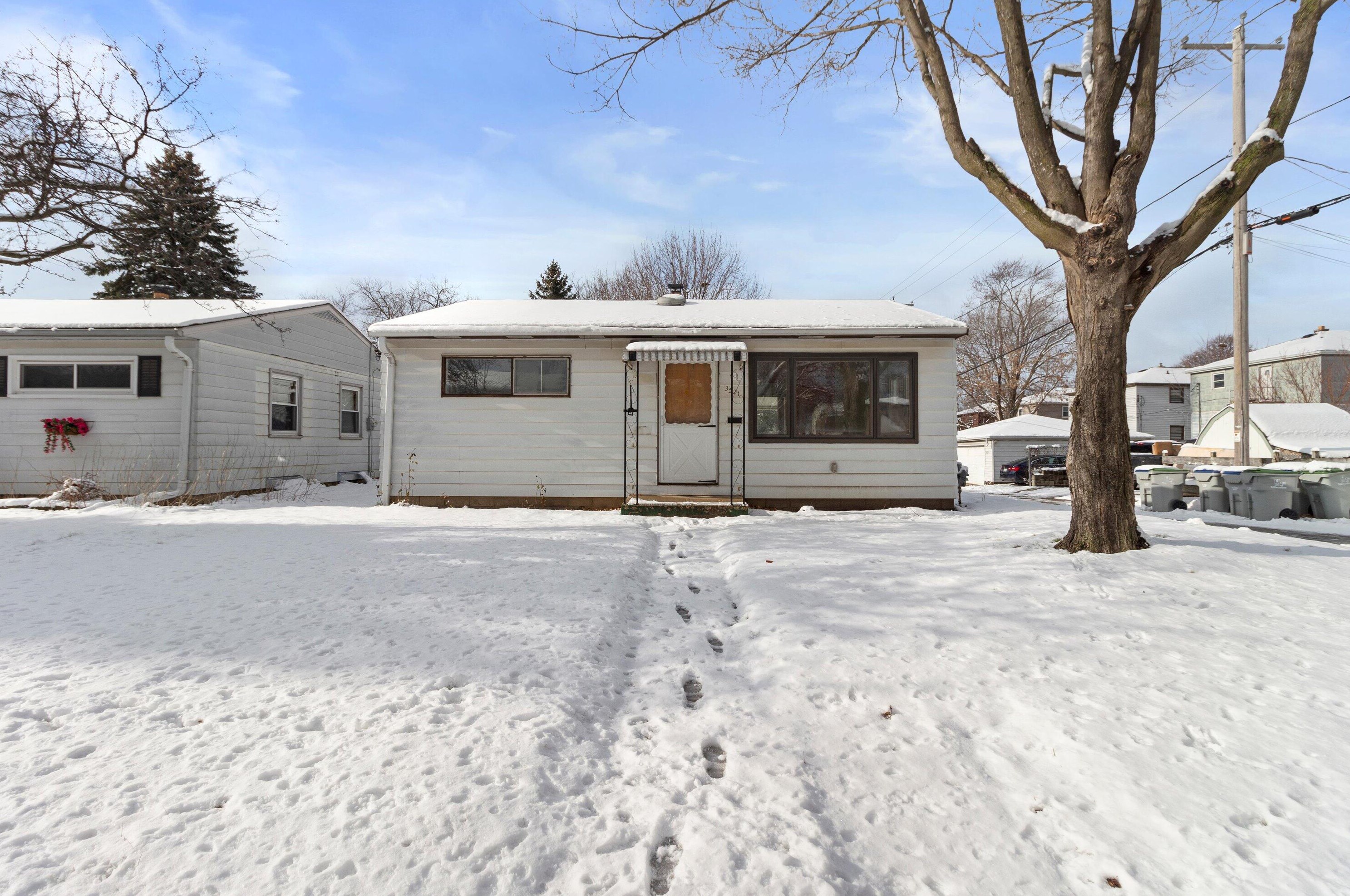 3521 22nd St, Milwaukee WI  53221-1403 exterior
