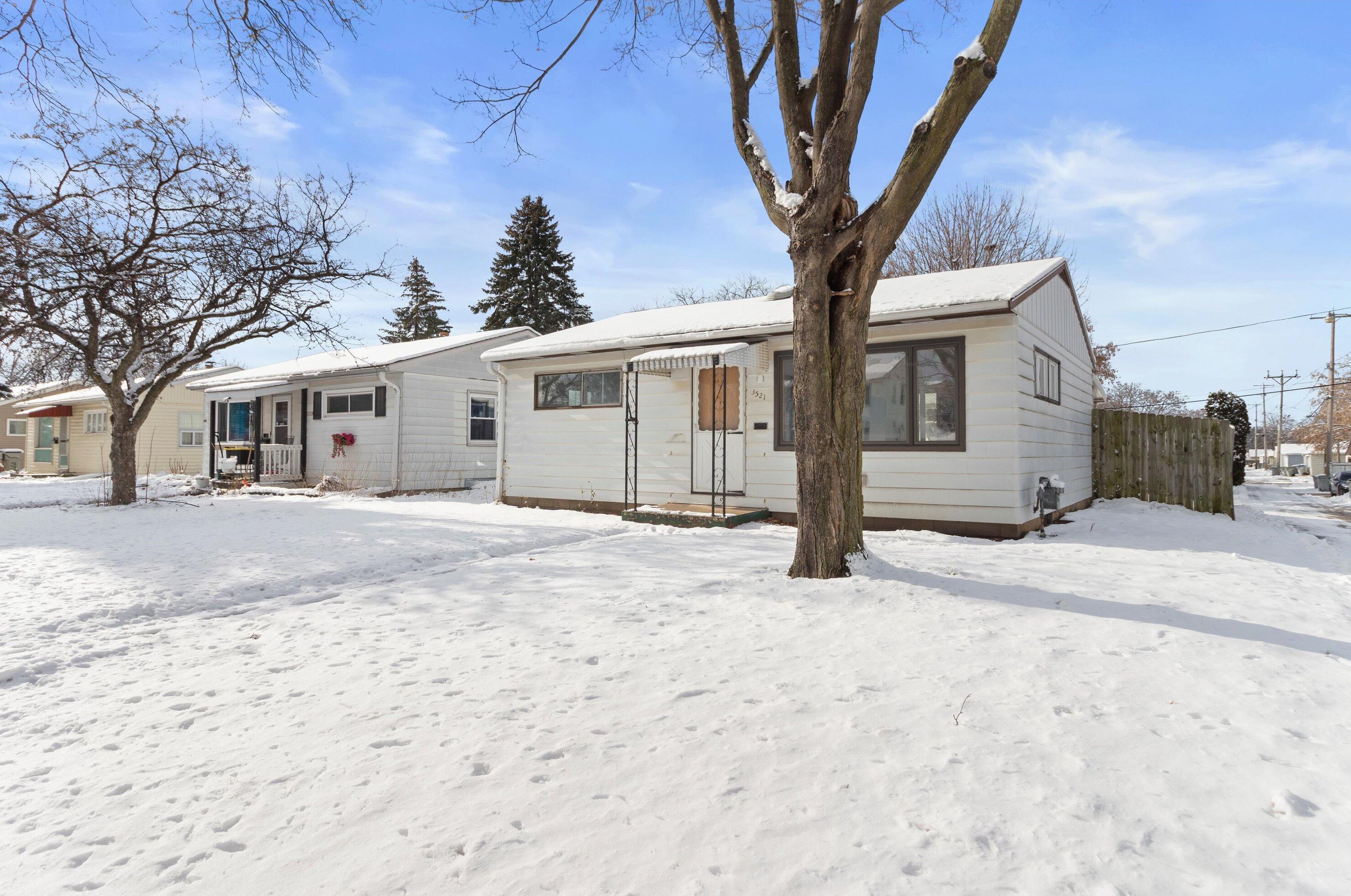3521 22nd St, Milwaukee WI  53221-1403 exterior