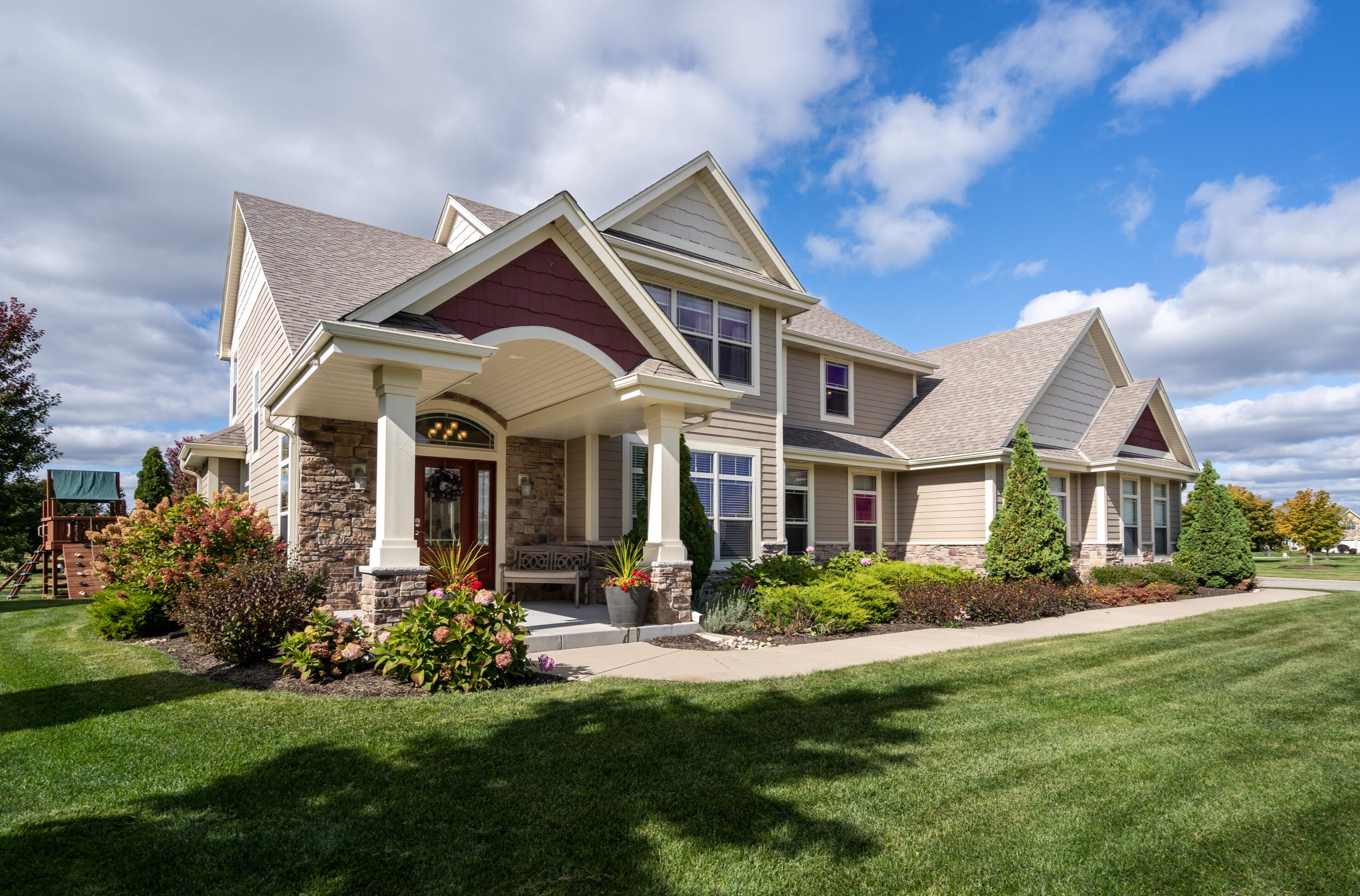 1878 River Lakes Rd, Oconomowoc, WI 53066