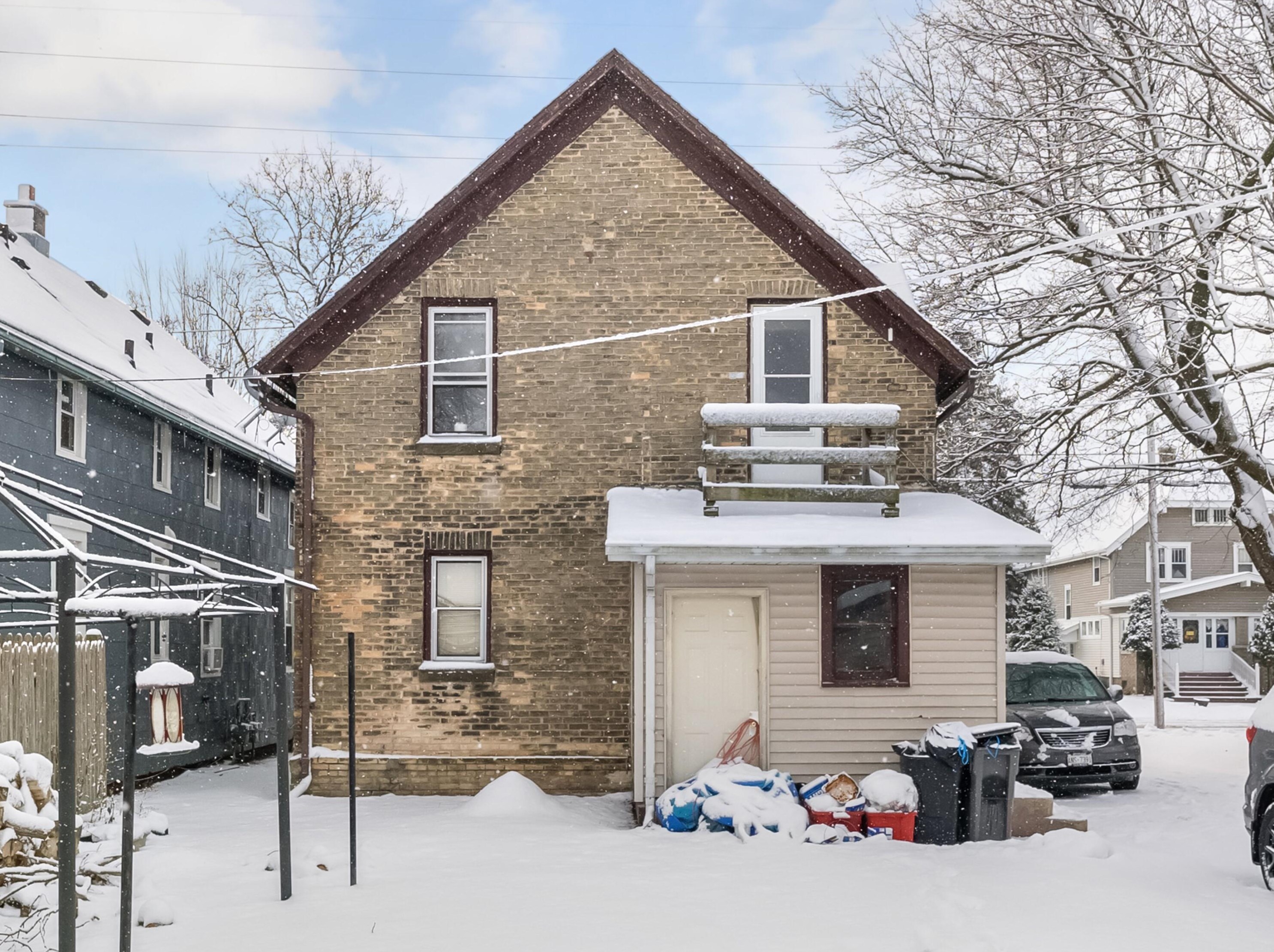 1610 Columbus St, Manitowoc WI  54220-5623 exterior