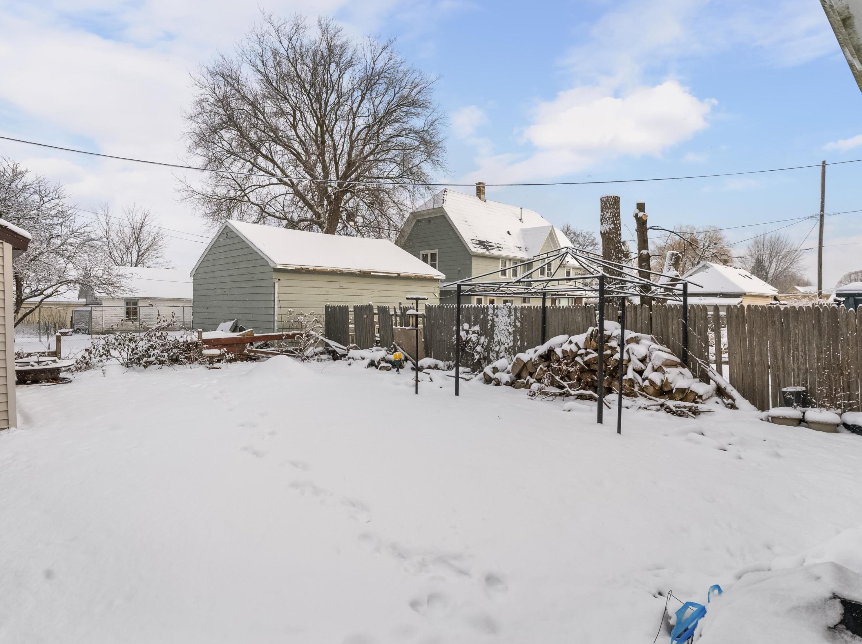 1610 Columbus St, Manitowoc, WI 54220
