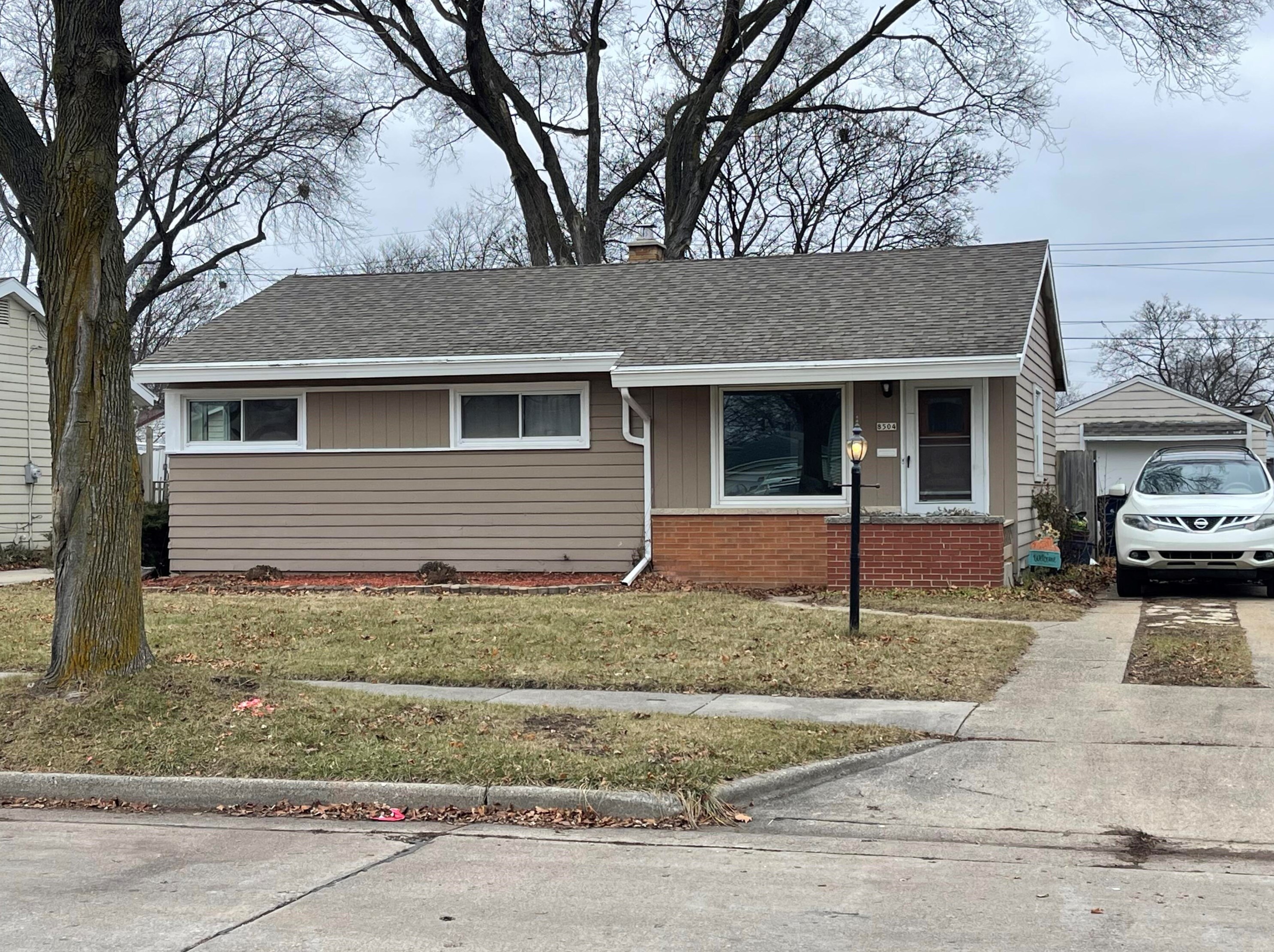 8504 Arden Pl, Milwaukee, WI 53225-5112
