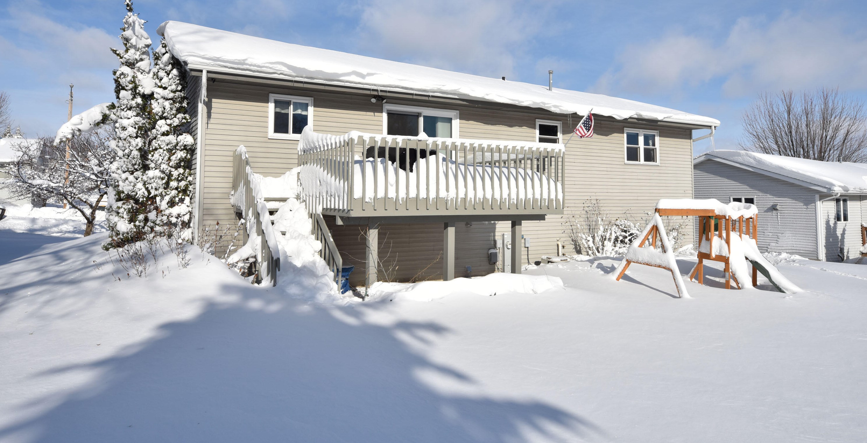 3215 Dubin Cir, West Bend, WI 53090