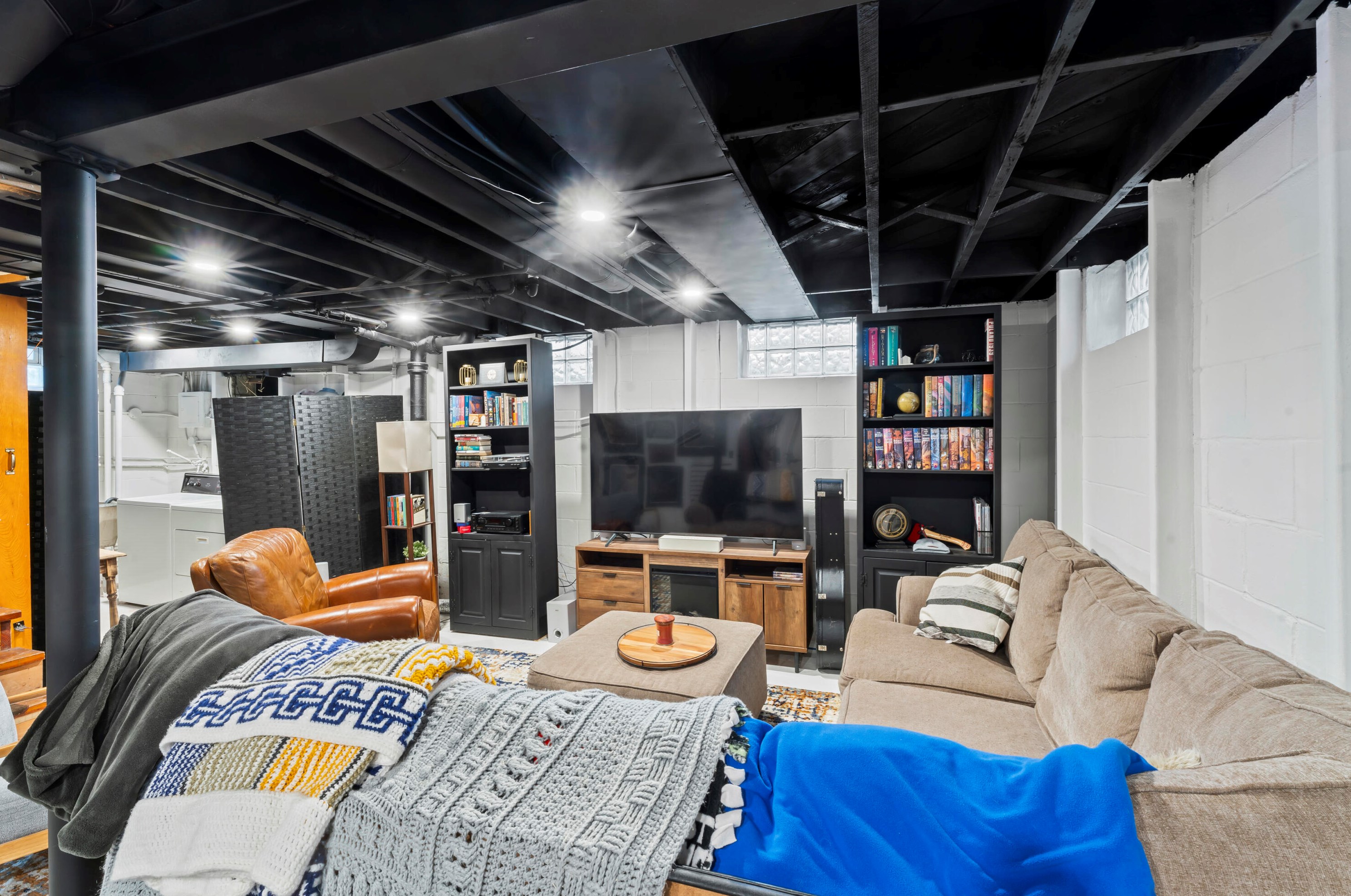 3341 88th St, Milwaukee WI  53222-3647 exterior