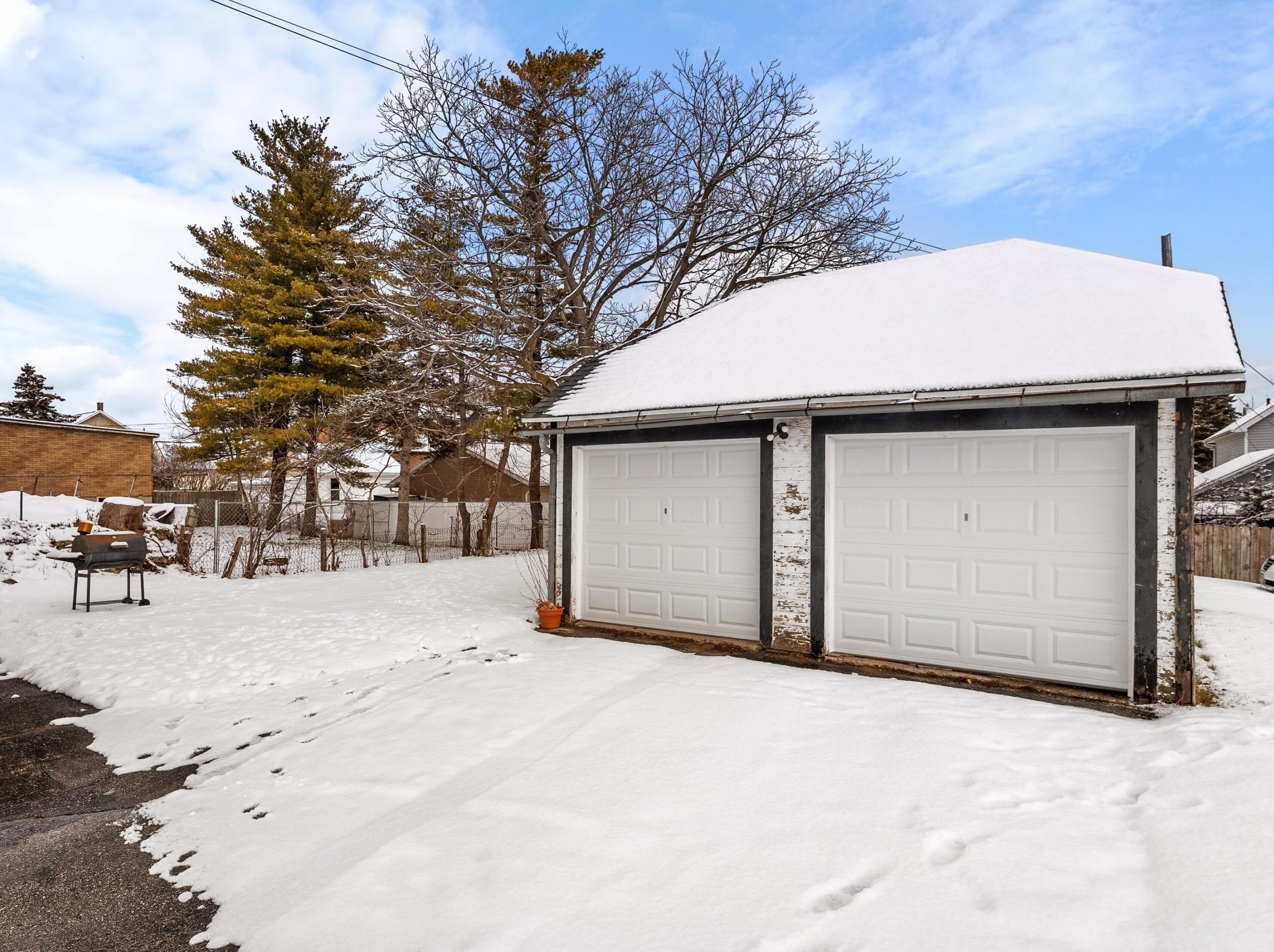 827 S 26th St, Manitowoc, WI 54220