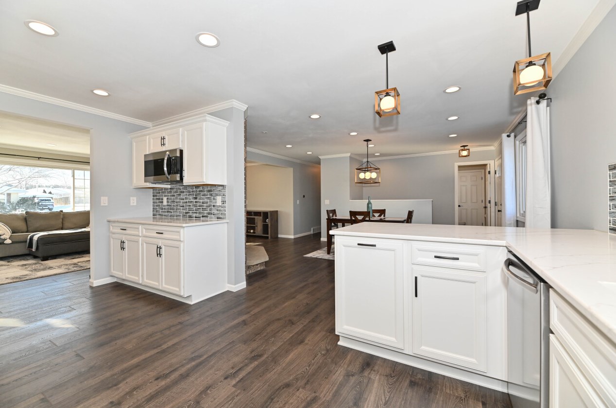 5634 Bradford Ave, Racine, WI 53406-1124