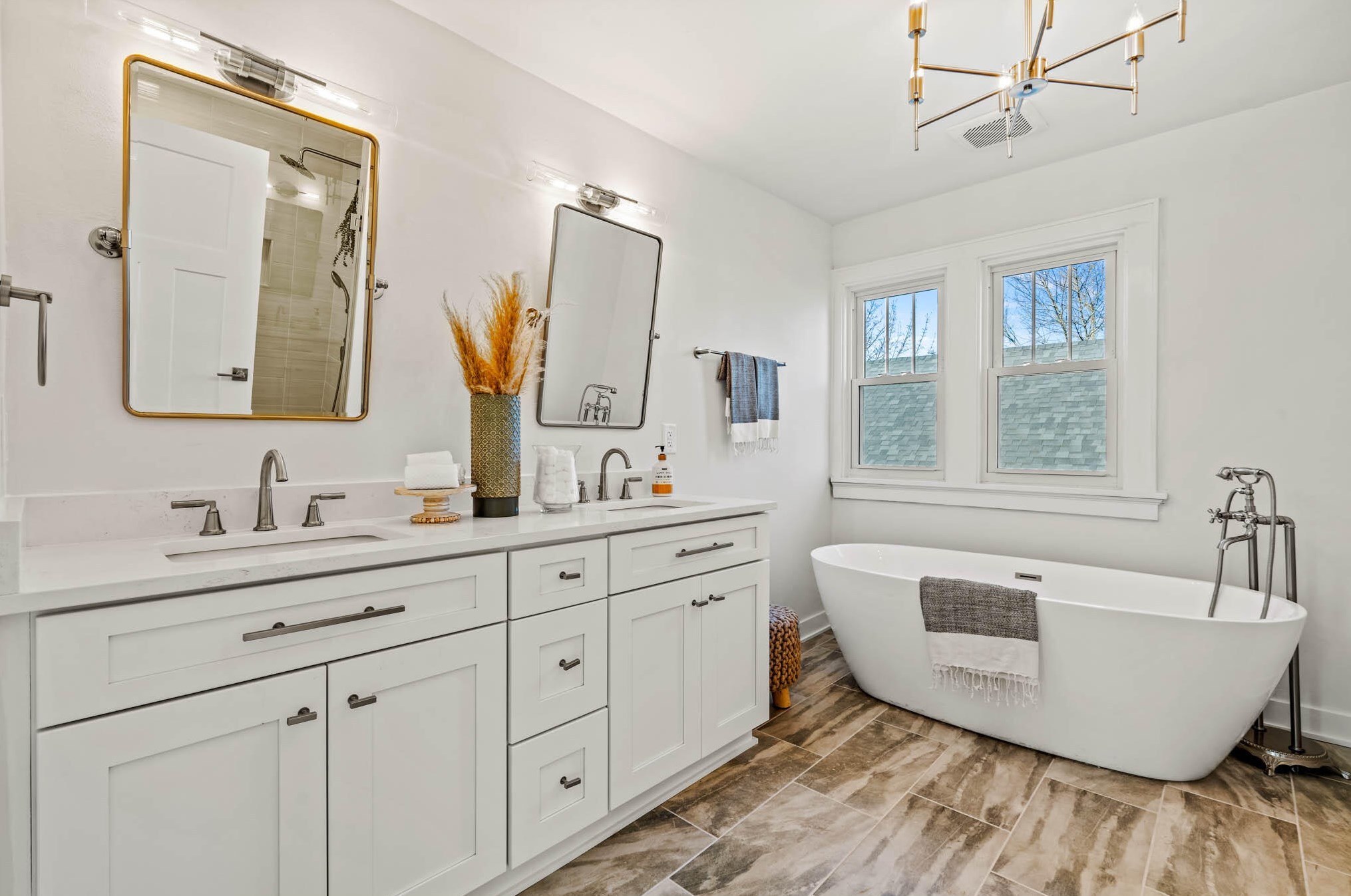 4867 Berkeley Blvd, Milwaukee WI  53217-5902 exterior