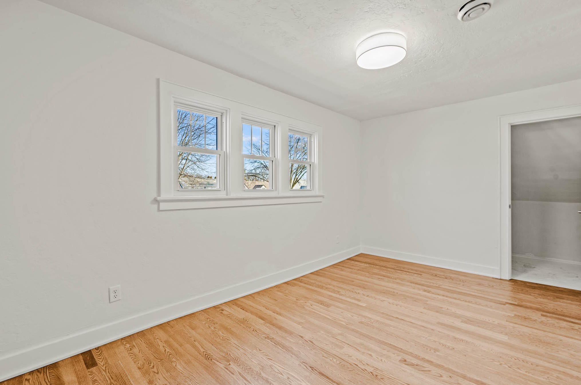 4867 Berkeley Blvd, Milwaukee WI  53217-5902 exterior