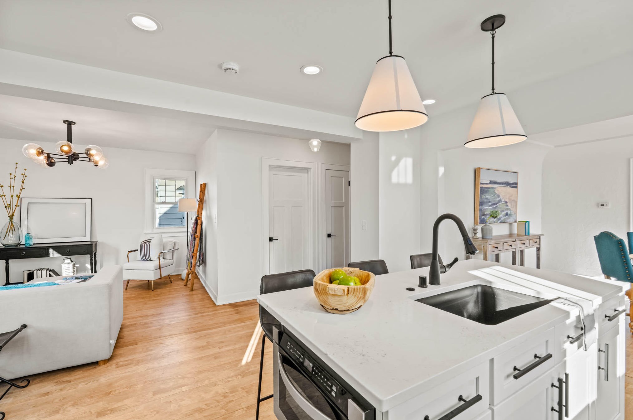 4867 Berkeley Blvd, Milwaukee WI  53217-5902 exterior