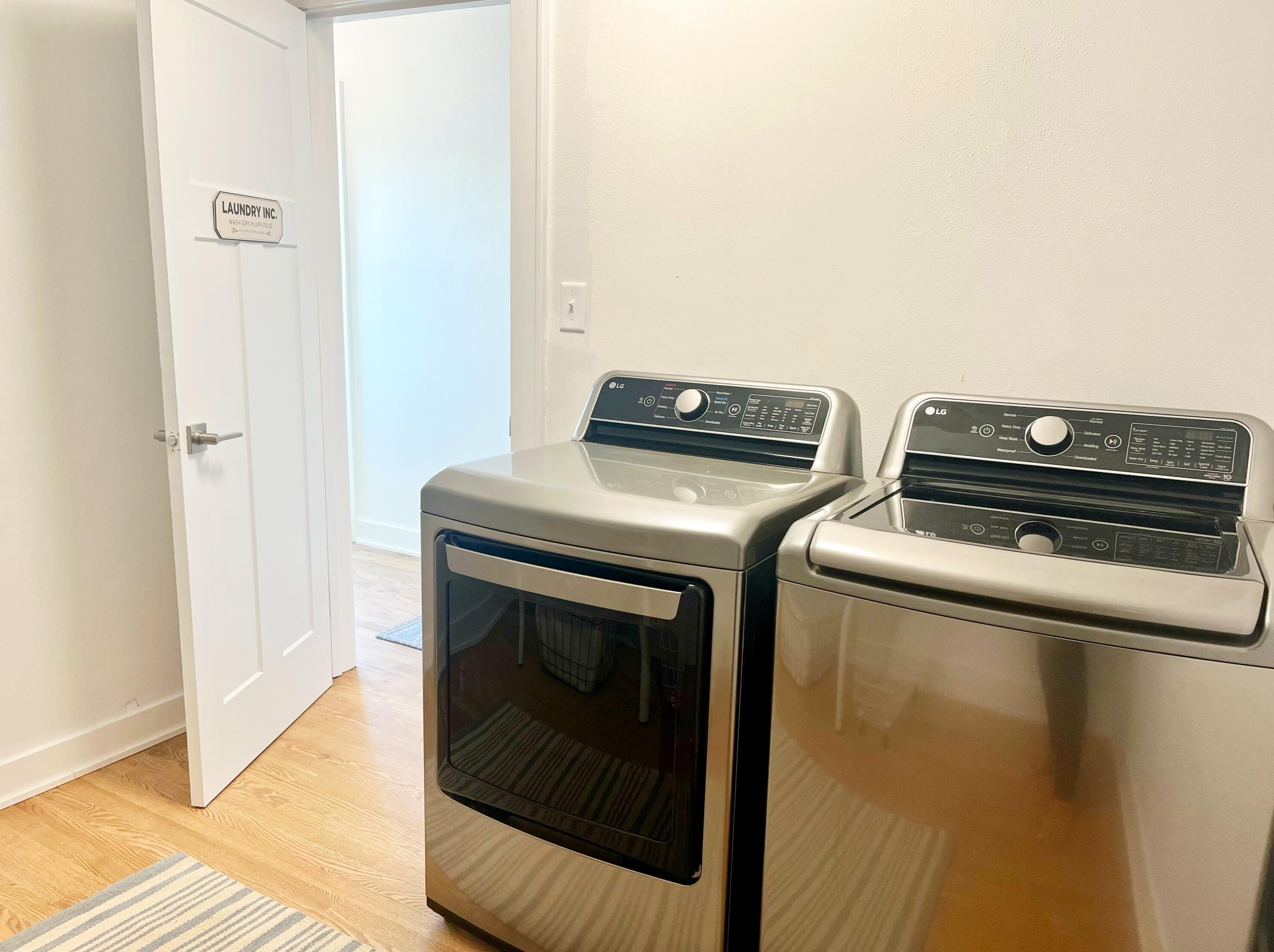 4867 Berkeley Blvd, Milwaukee WI  53217-5902 exterior