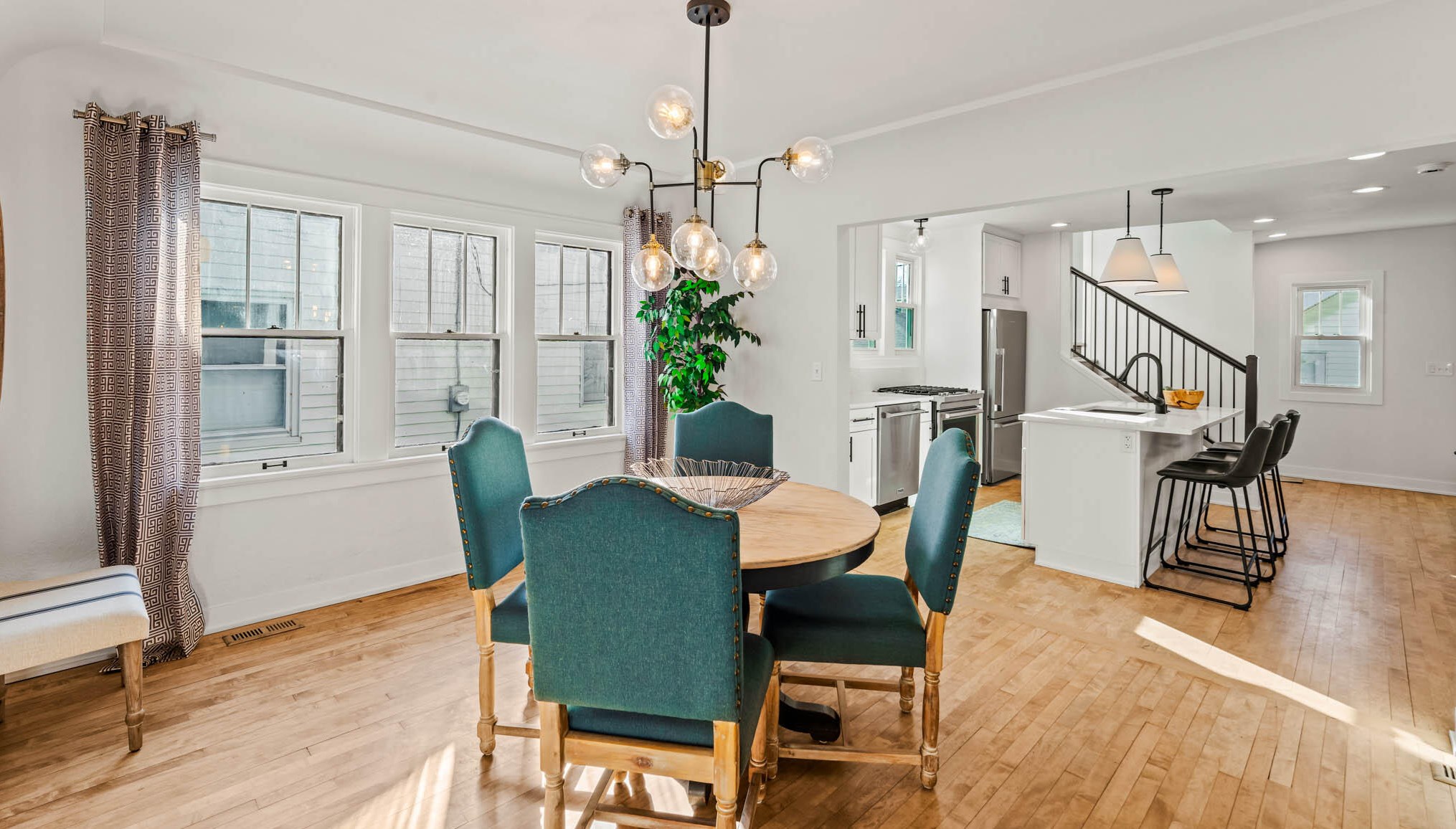 4867 Berkeley Blvd, Milwaukee WI  53217-5902 exterior