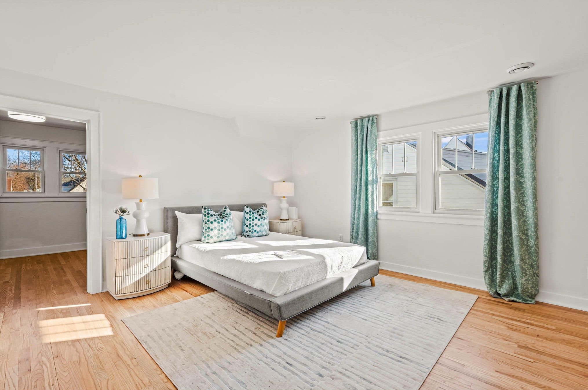 4867 Berkeley Blvd, Milwaukee WI  53217-5902 exterior