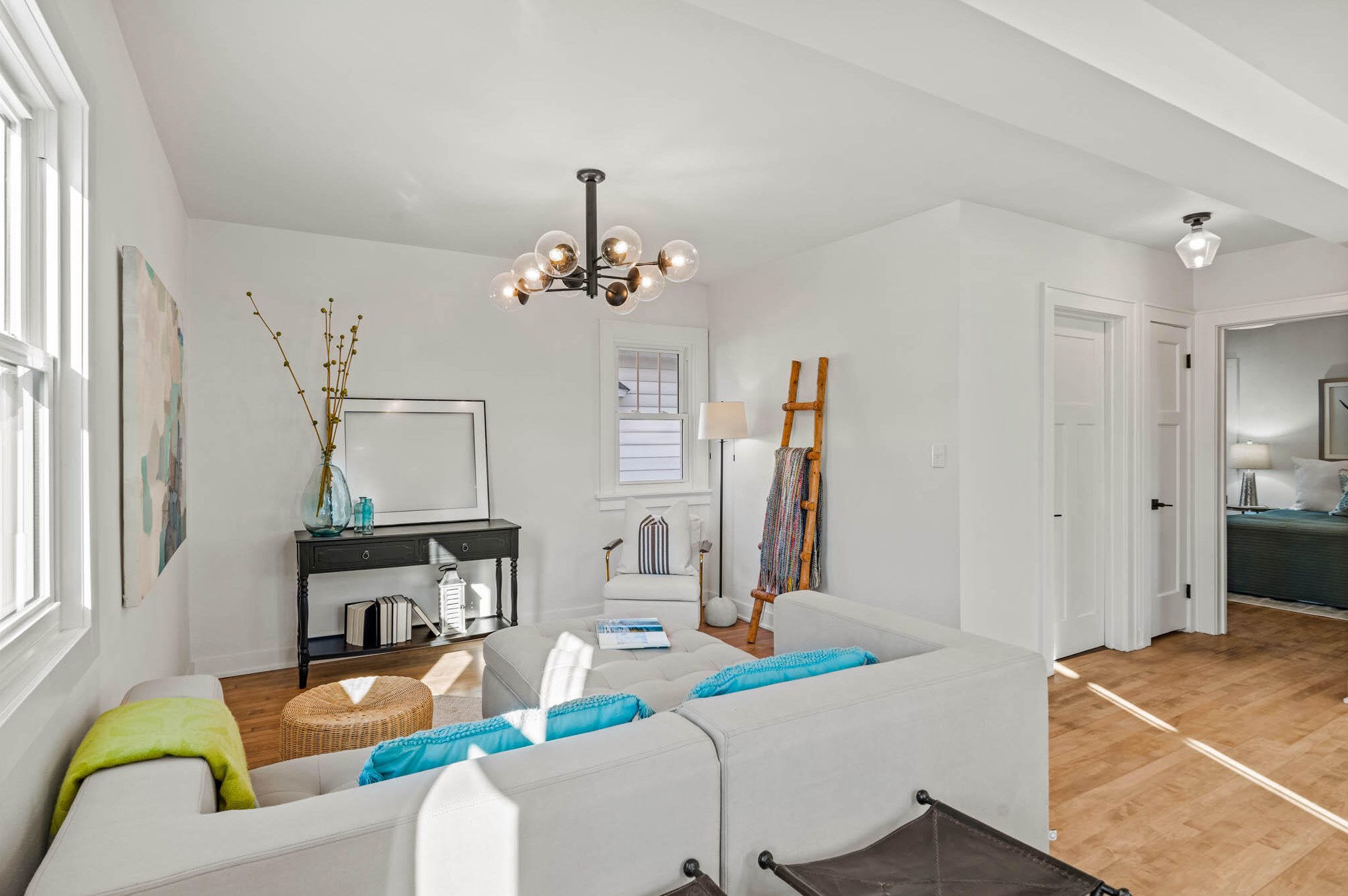 4867 Berkeley Blvd, Milwaukee WI  53217-5902 exterior