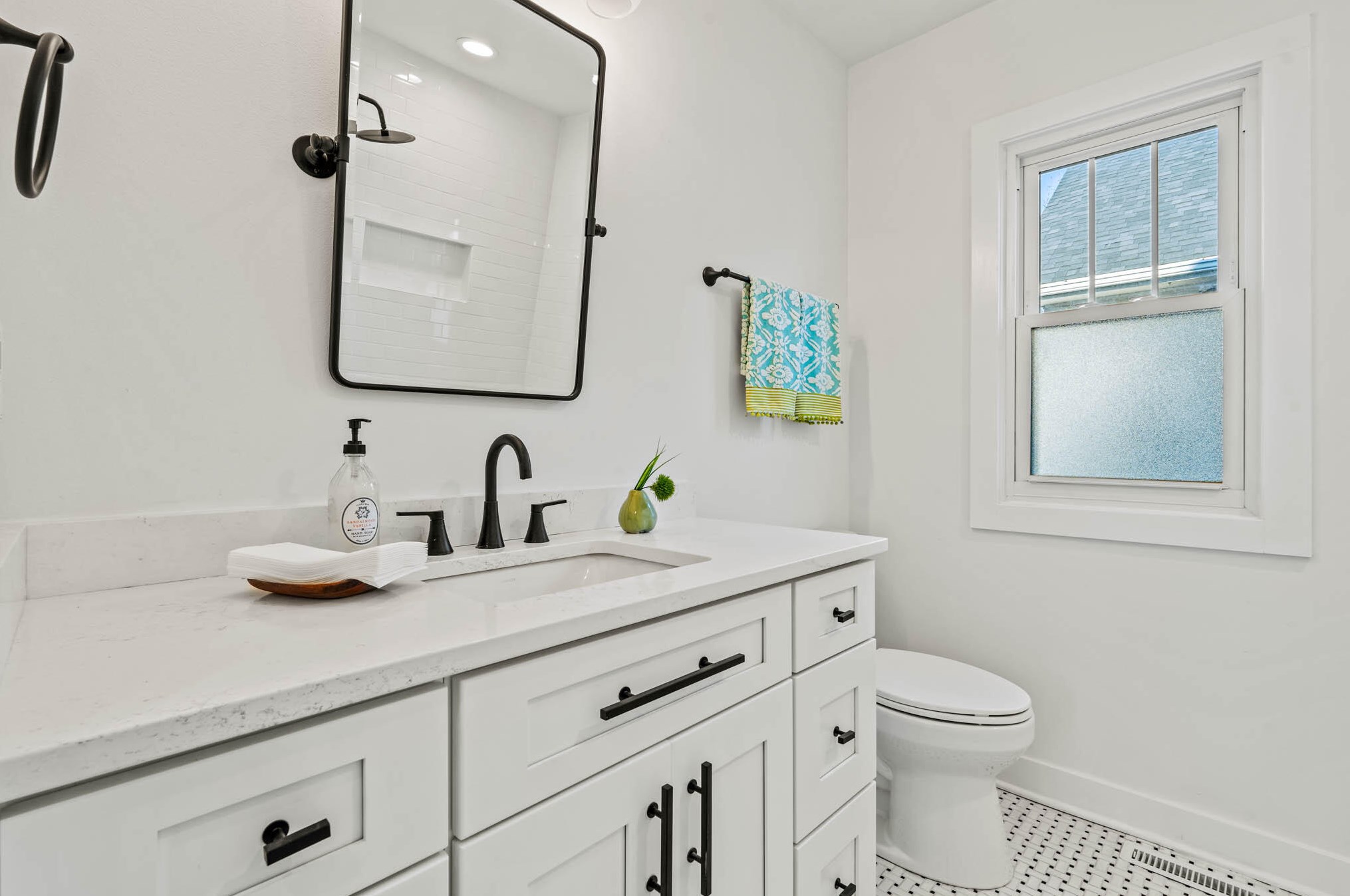 4867 Berkeley Blvd, Milwaukee WI  53217-5902 exterior