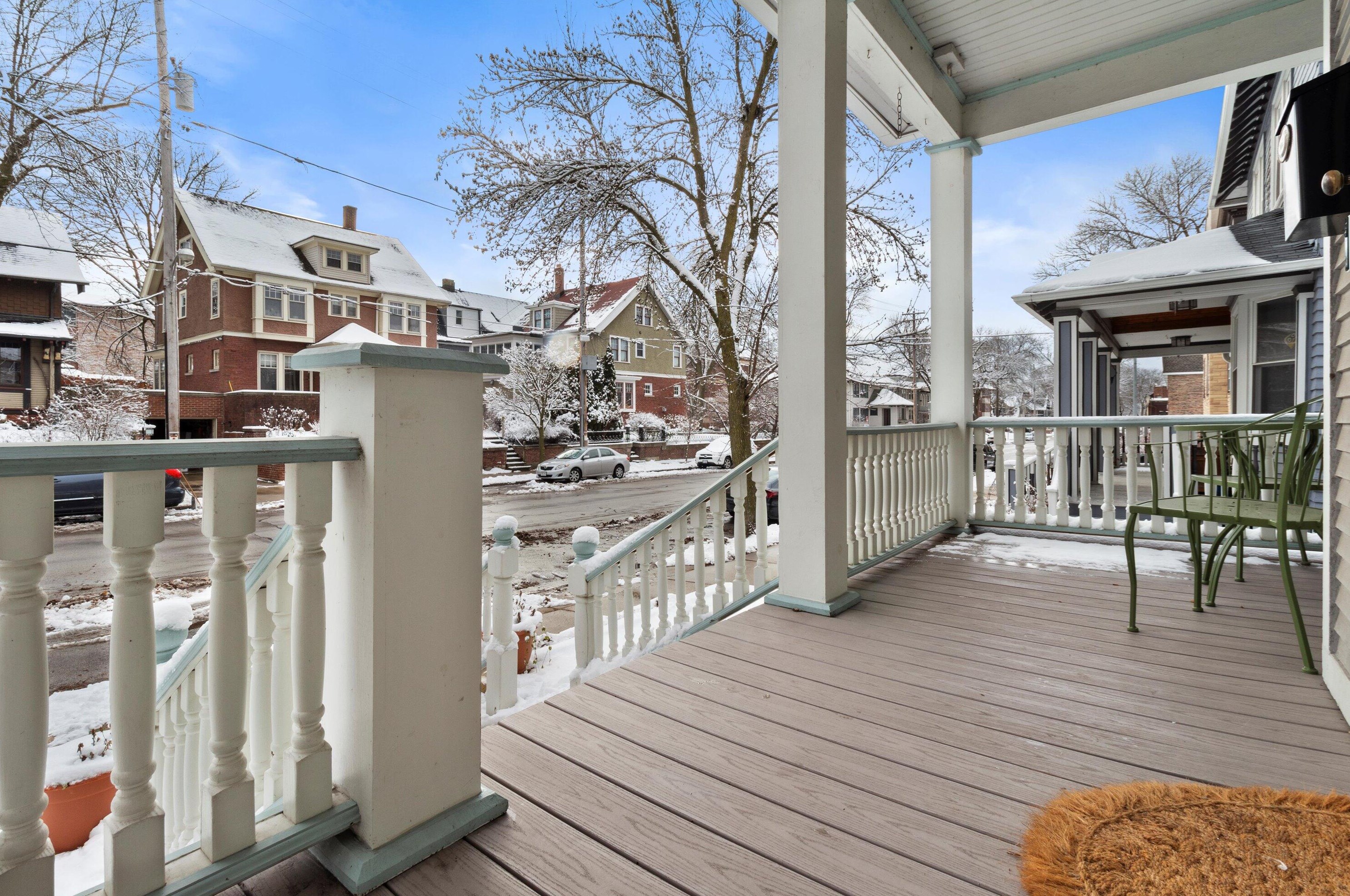 2118 Park Pl, Milwaukee WI  53211-3654 exterior