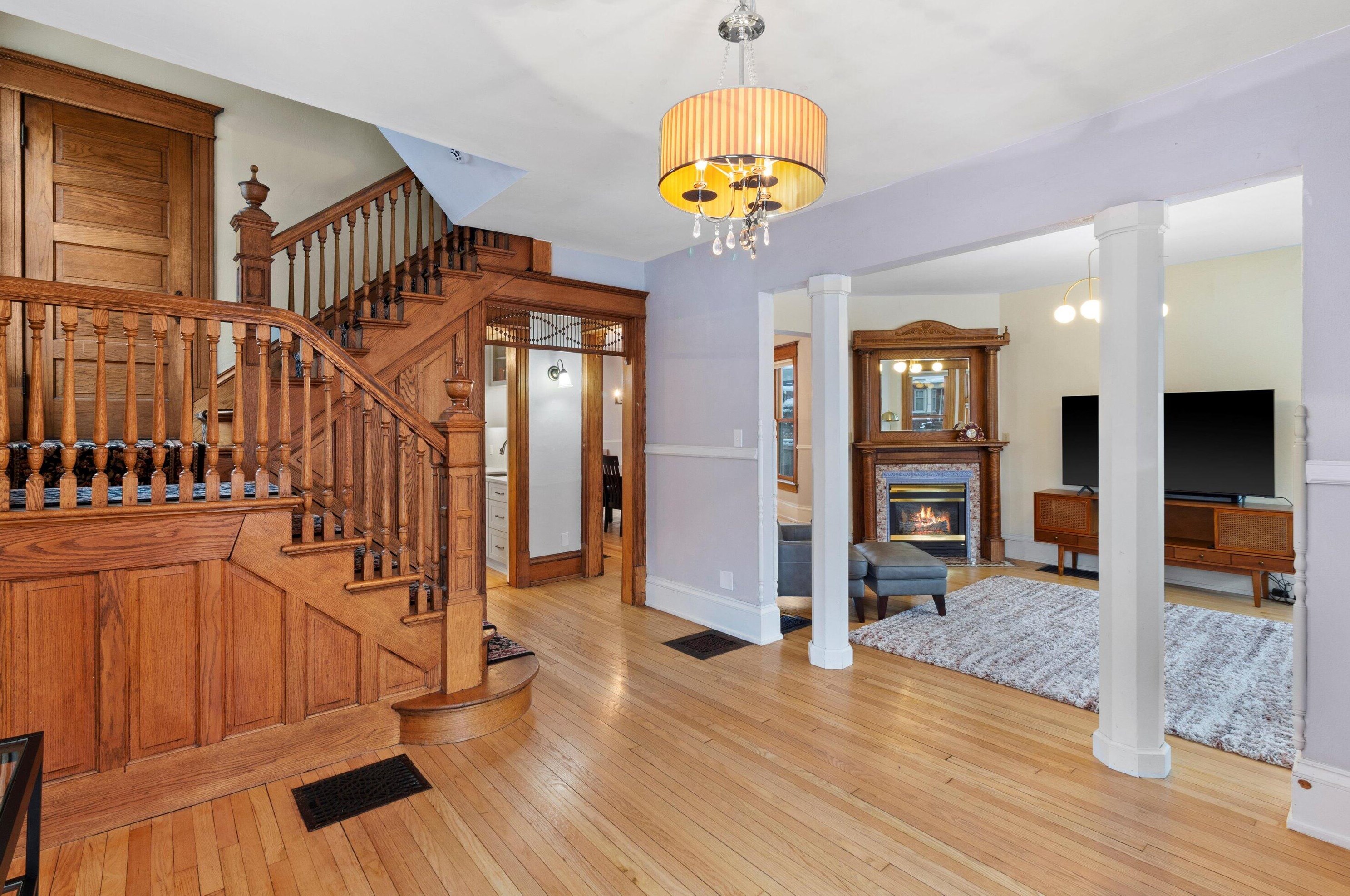2118 Park Pl, Milwaukee WI  53211-3654 exterior