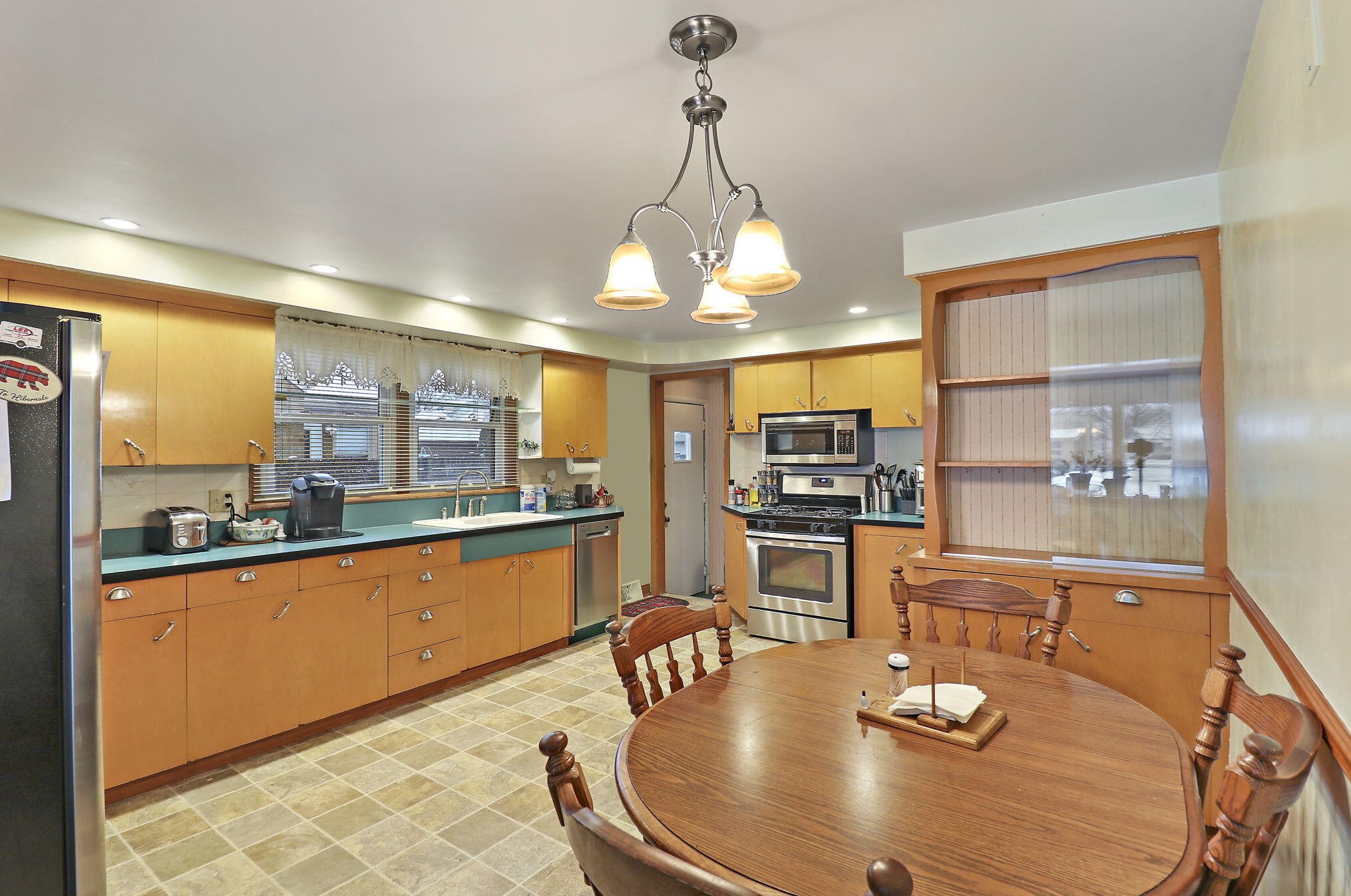 2302 Lincoln Rd, Kenosha WI  53143-1425 exterior