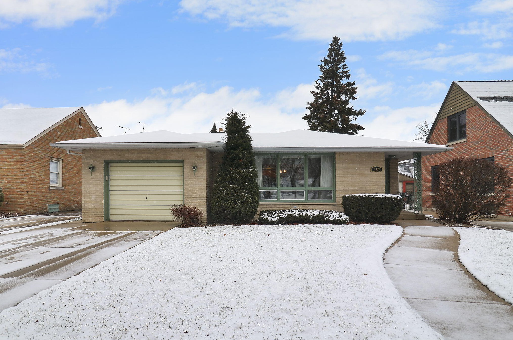 2302 Lincoln Rd, Kenosha WI  53143-1425 exterior