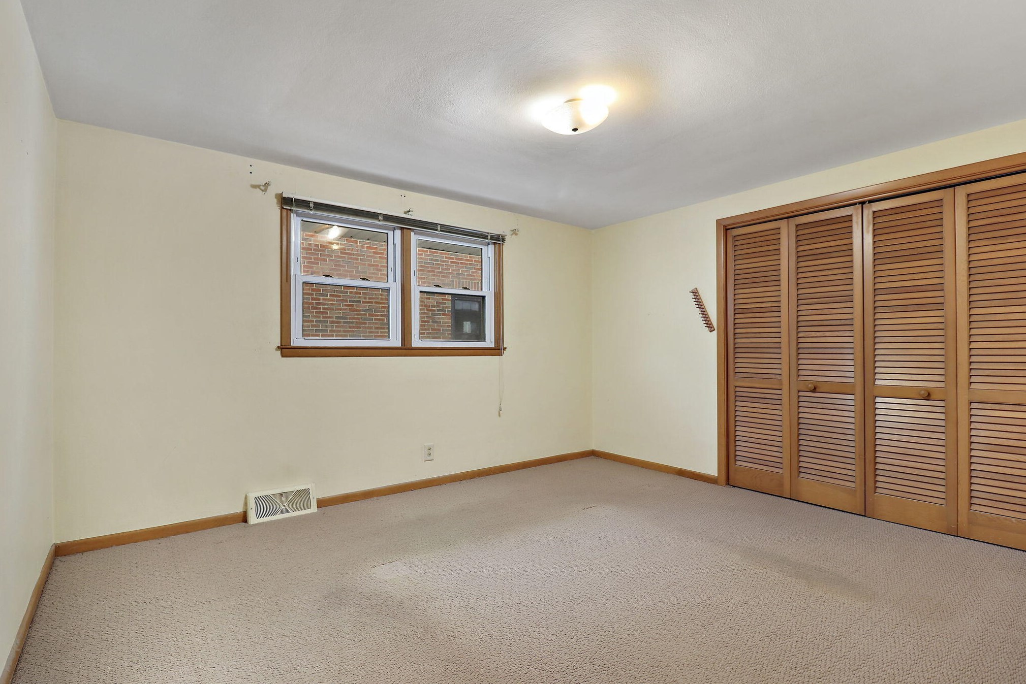 2302 Lincoln Rd, Kenosha WI  53143-1425 exterior