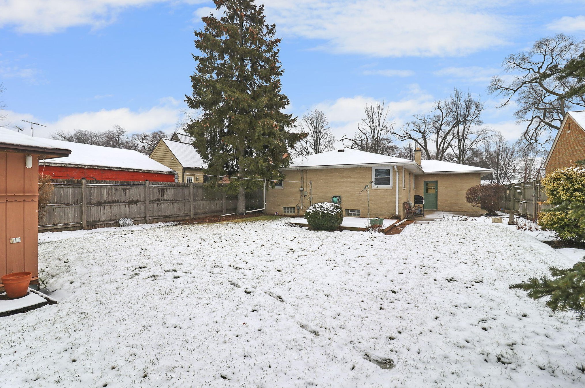 2302 Lincoln Rd, Kenosha WI  53143-1425 exterior