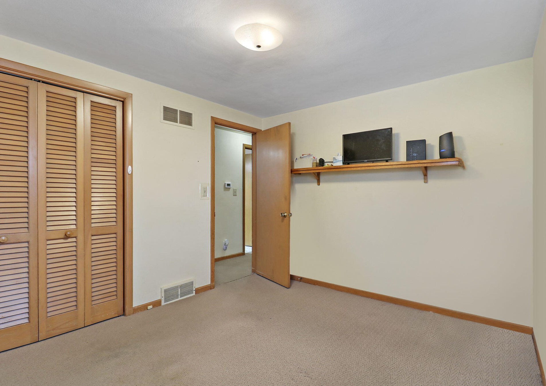 2302 Lincoln Rd, Kenosha WI  53143-1425 exterior