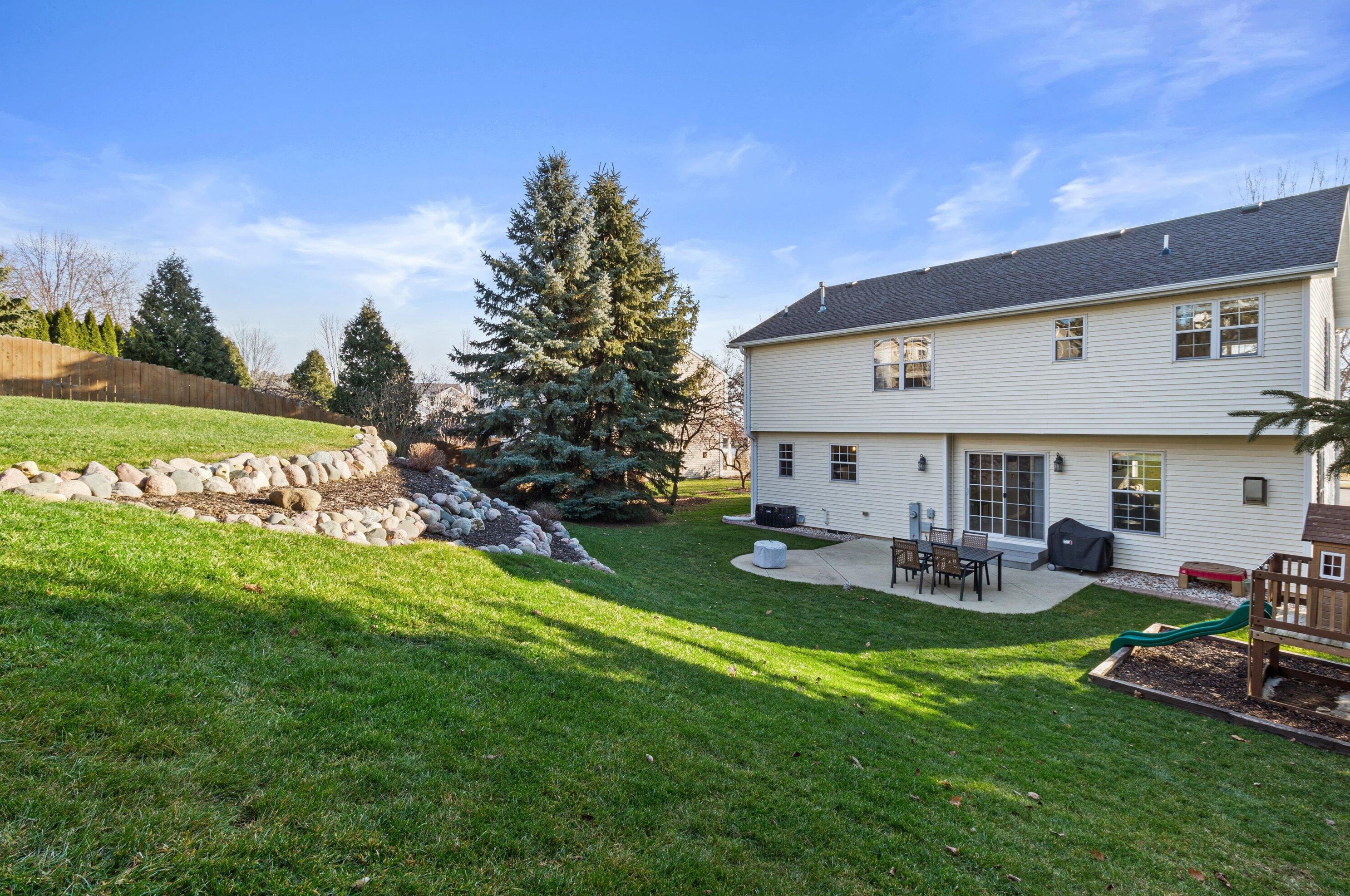 1248 Kennedy Dr, Hartford, WI 53027-9264