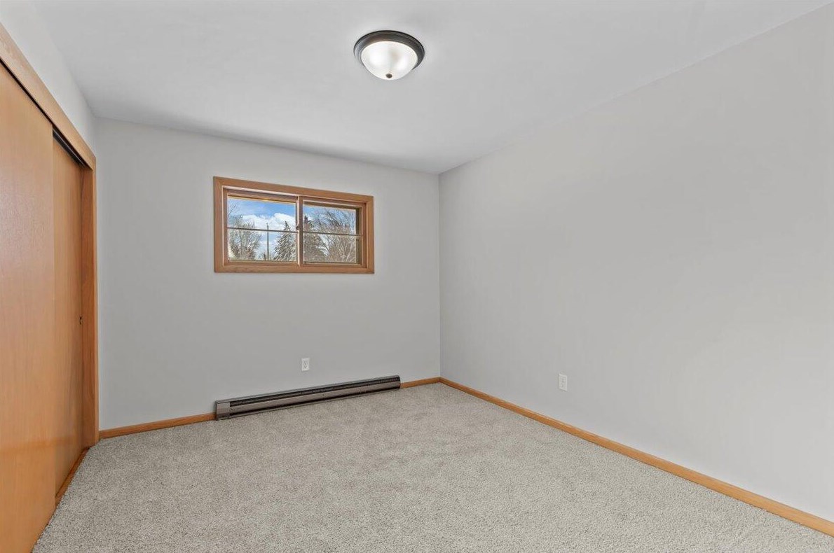 798 Riverview Dr, West Bend WI  53095-9580 exterior