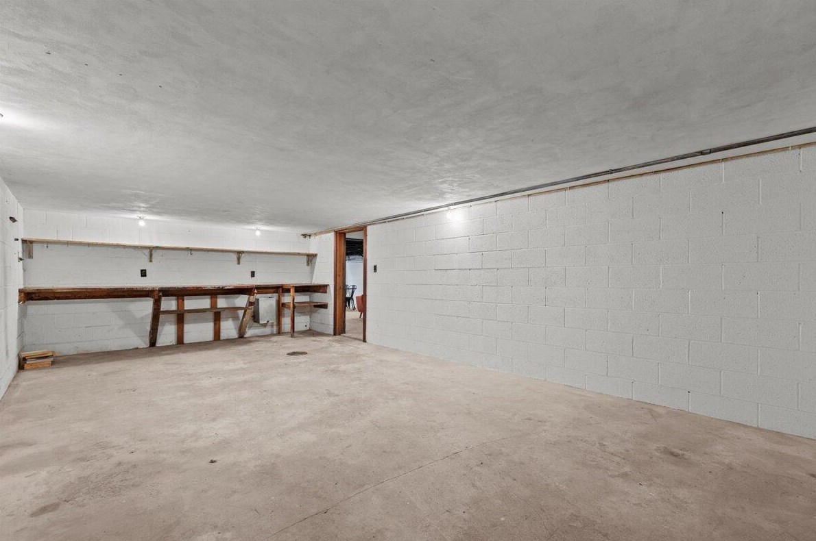 798 Riverview Dr, West Bend WI  53095-9580 exterior