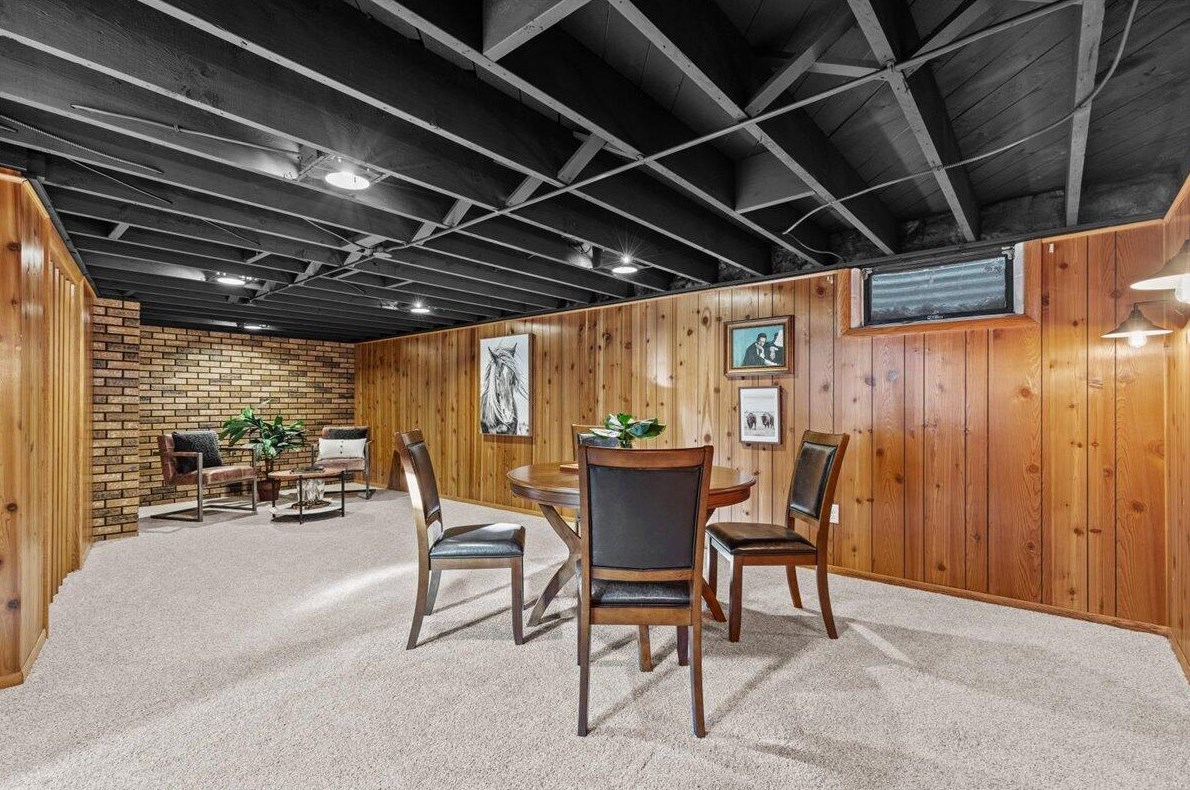 798 Riverview Dr, West Bend WI  53095-9580 exterior