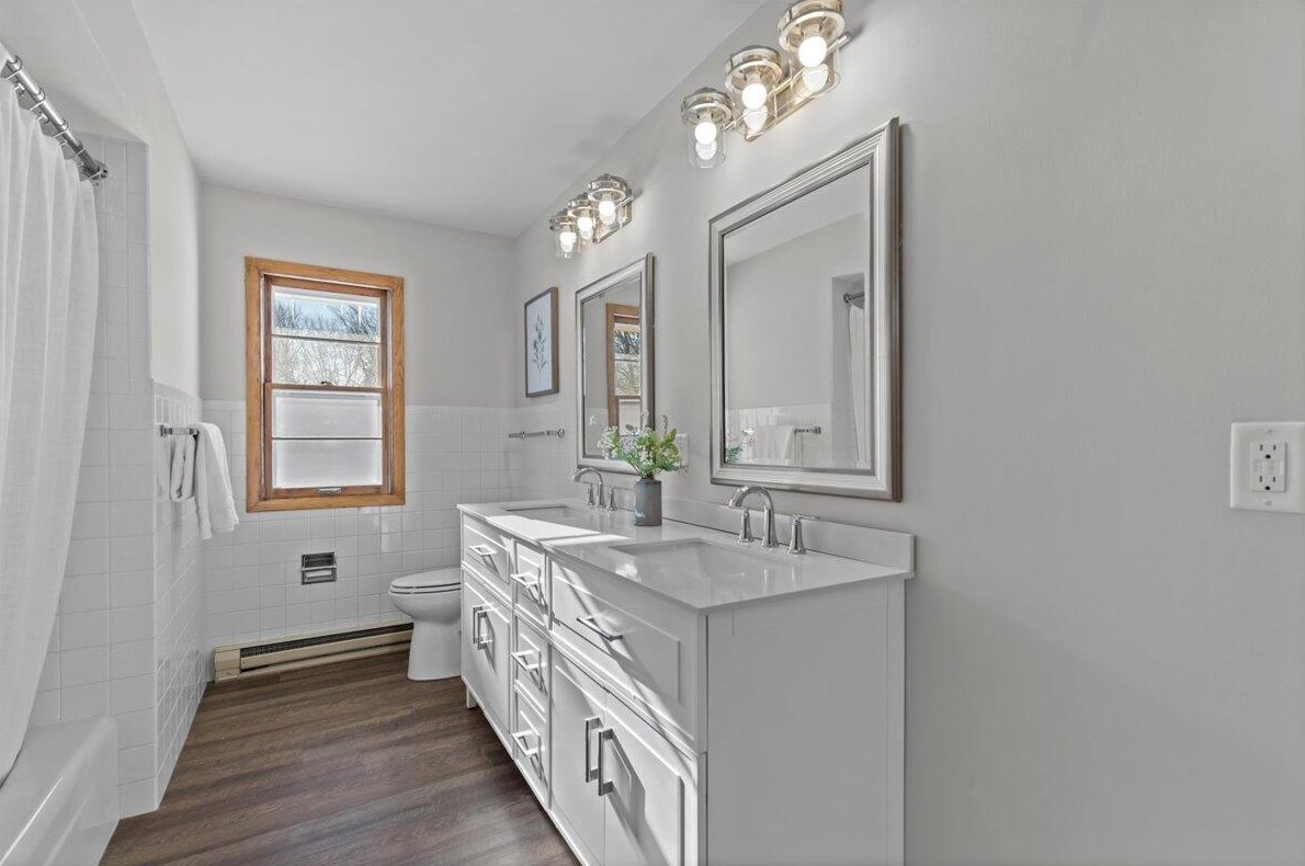 798 Riverview Dr, West Bend WI  53095-9580 exterior