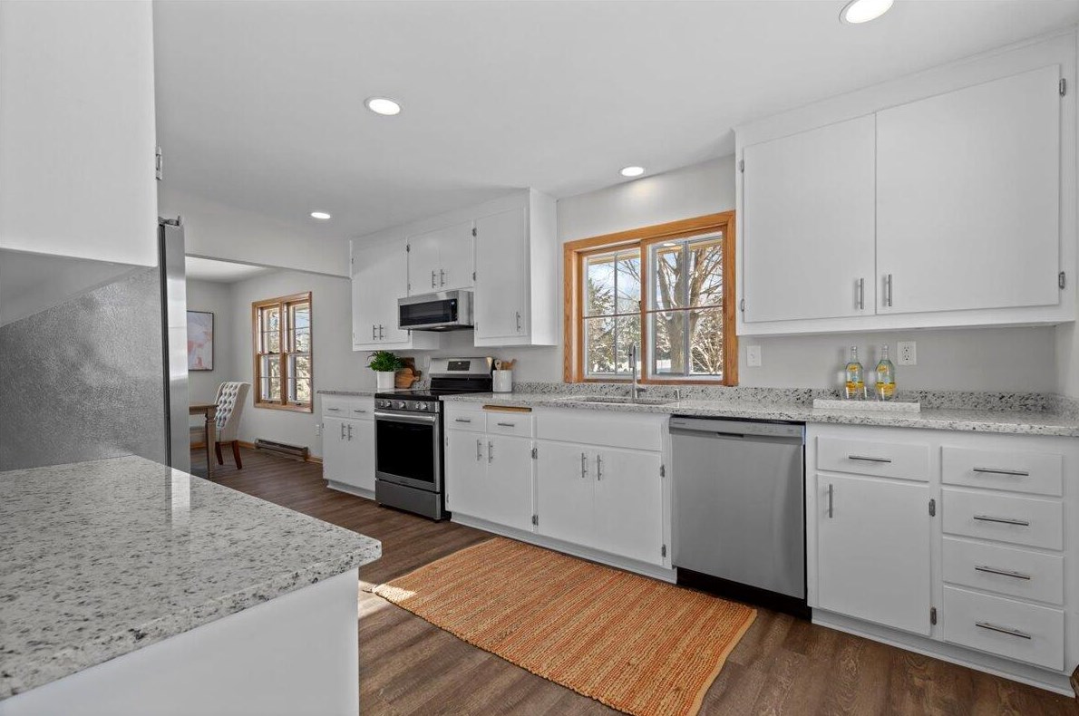 798 Riverview Dr, West Bend WI  53095-9580 exterior
