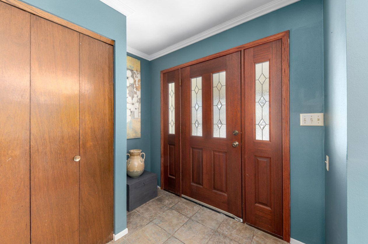 3321 123rd St, Milwaukee, WI 53227-3812