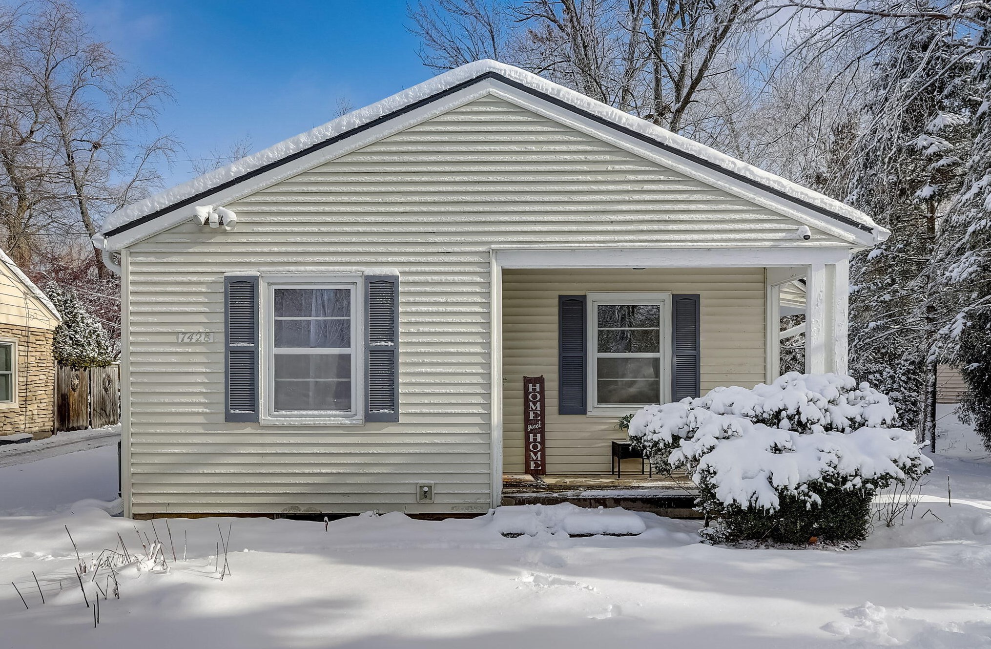 7428 Santa Monica Blvd, Milwaukee, WI 53217-3509