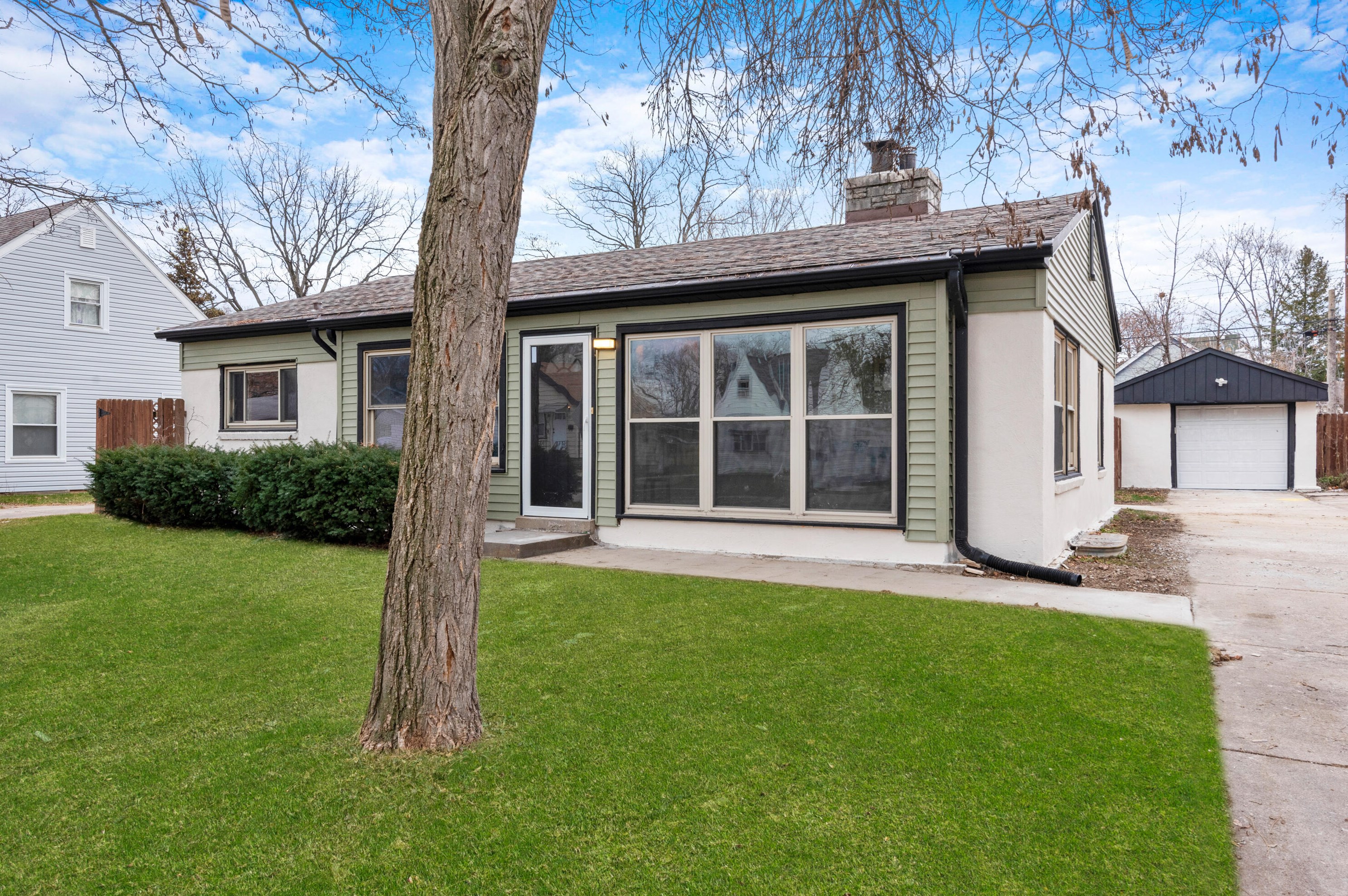 4916 57th St, Milwaukee WI  53218-4240 exterior