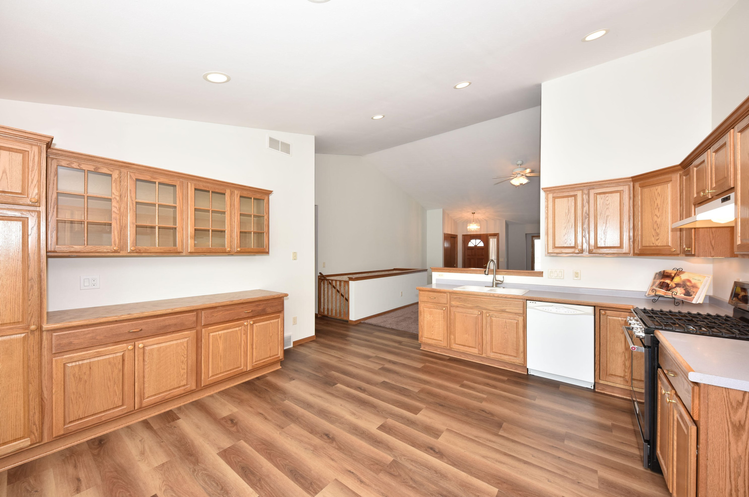 1069 Marigold Ln, Hartford, WI 53027-9298