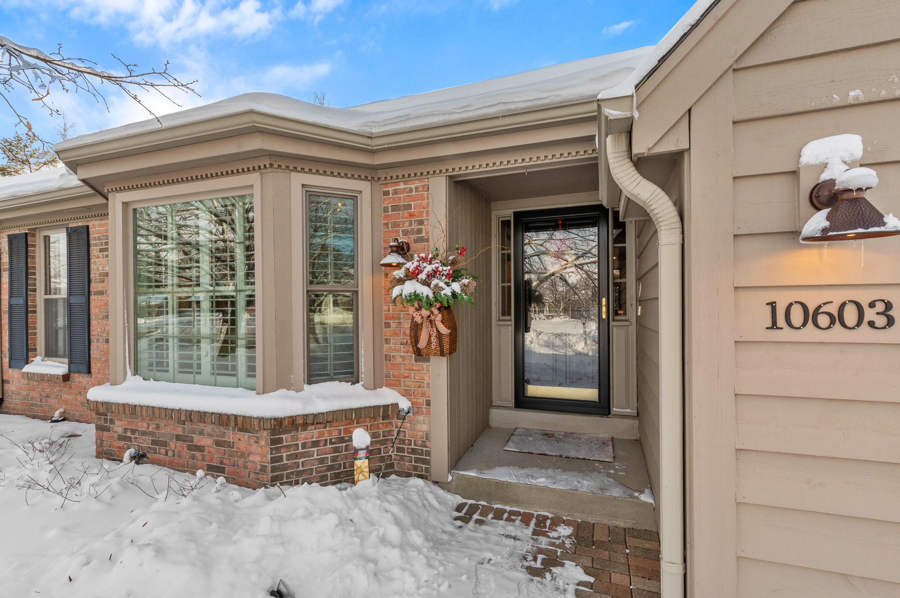 10603 N Magnolia Dr, Thiensville, WI 53092