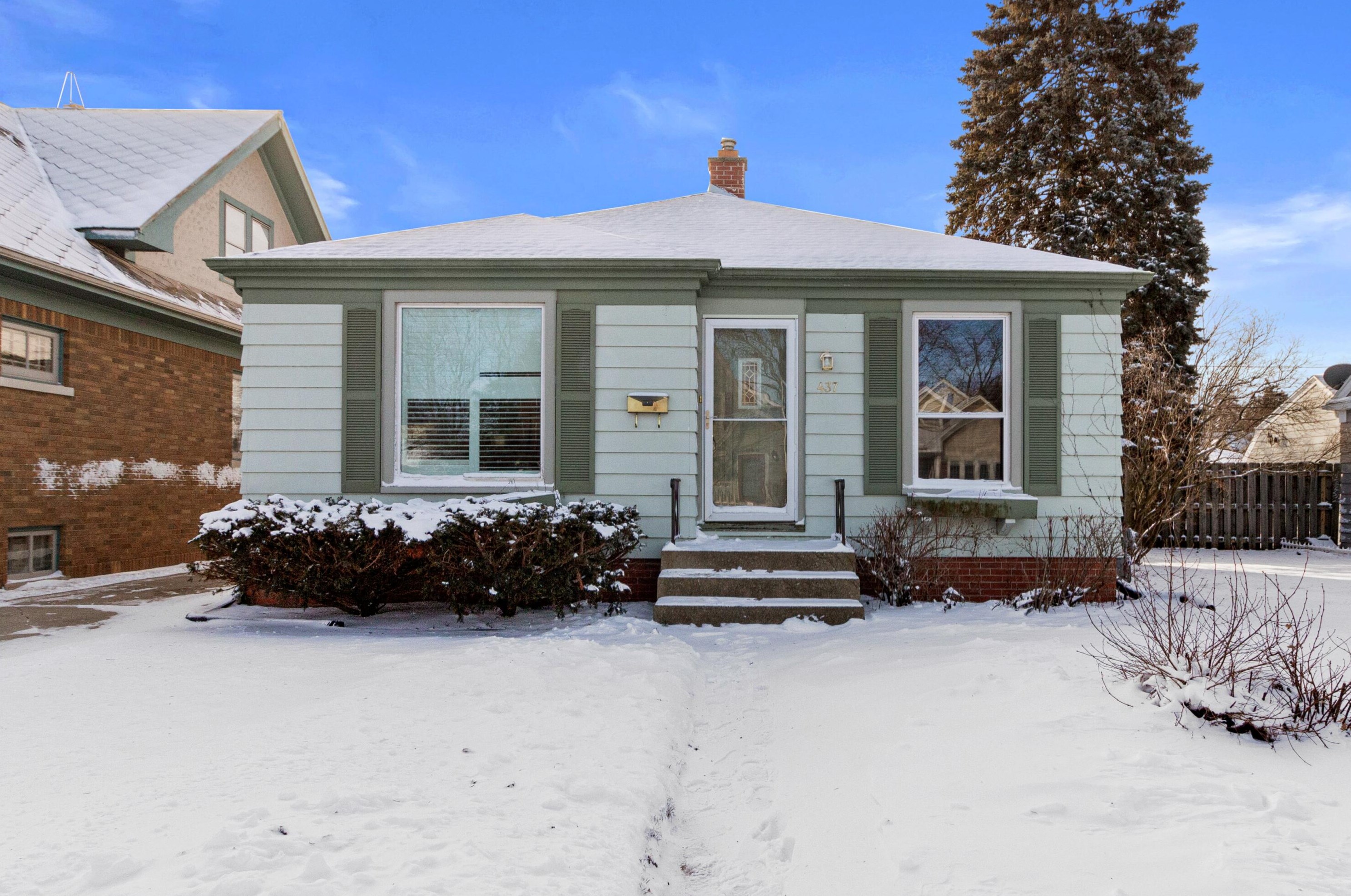 437 Wolff St, Racine, WI 53402-4271