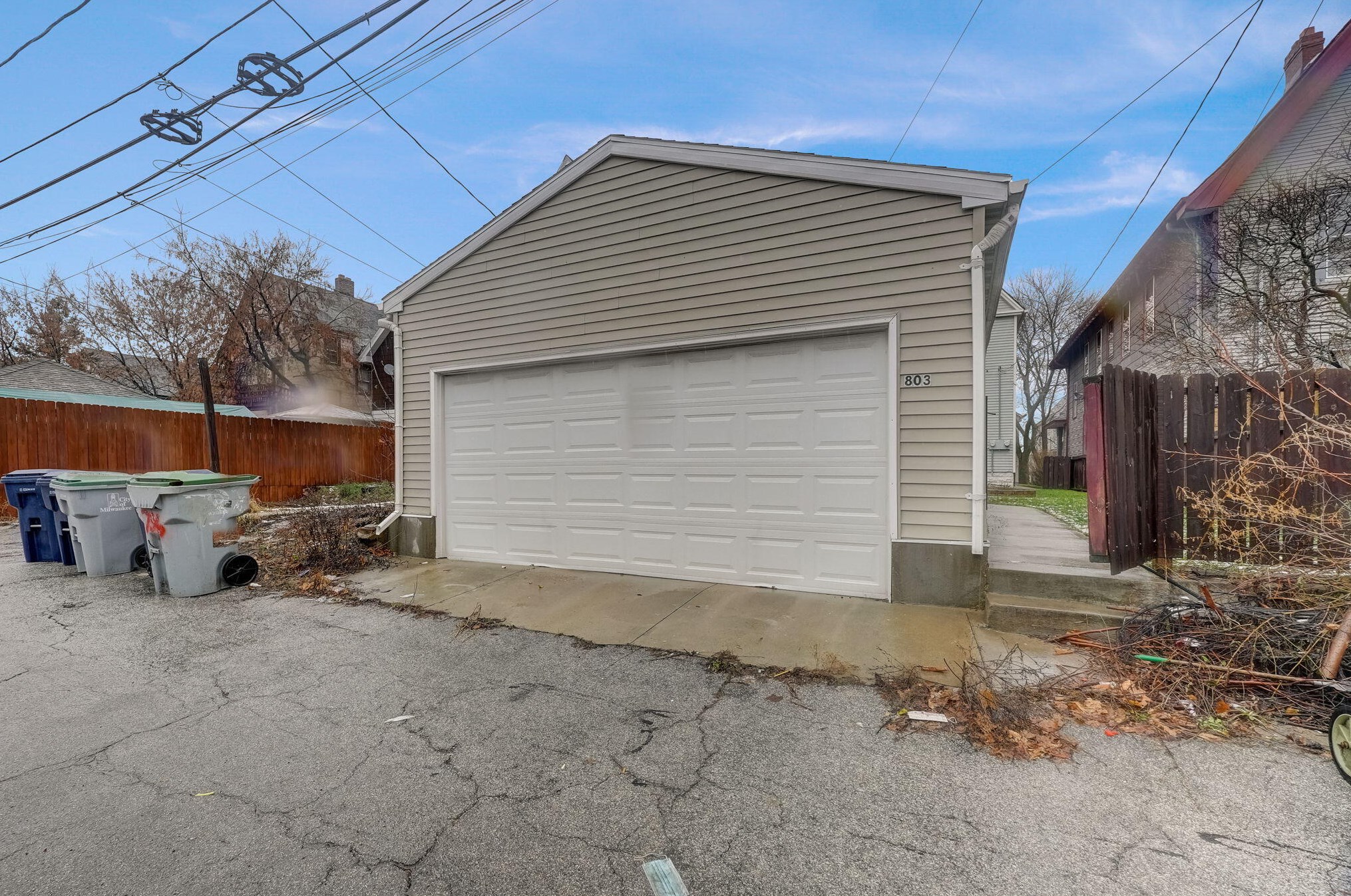 803 31st St, Milwaukee WI  53215-1219 exterior