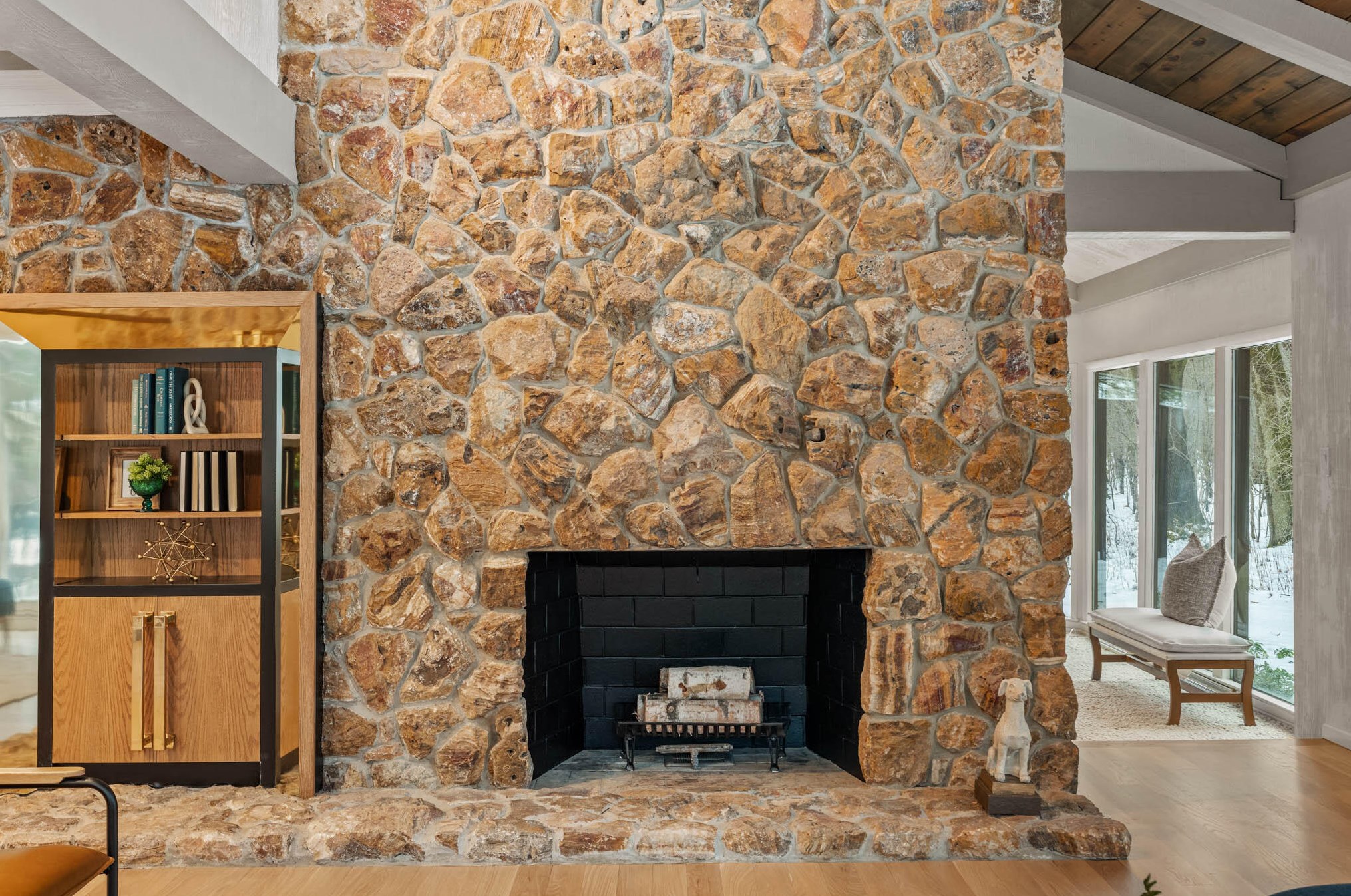 1111 Donges Ct, Milwaukee WI  53217-1413 exterior