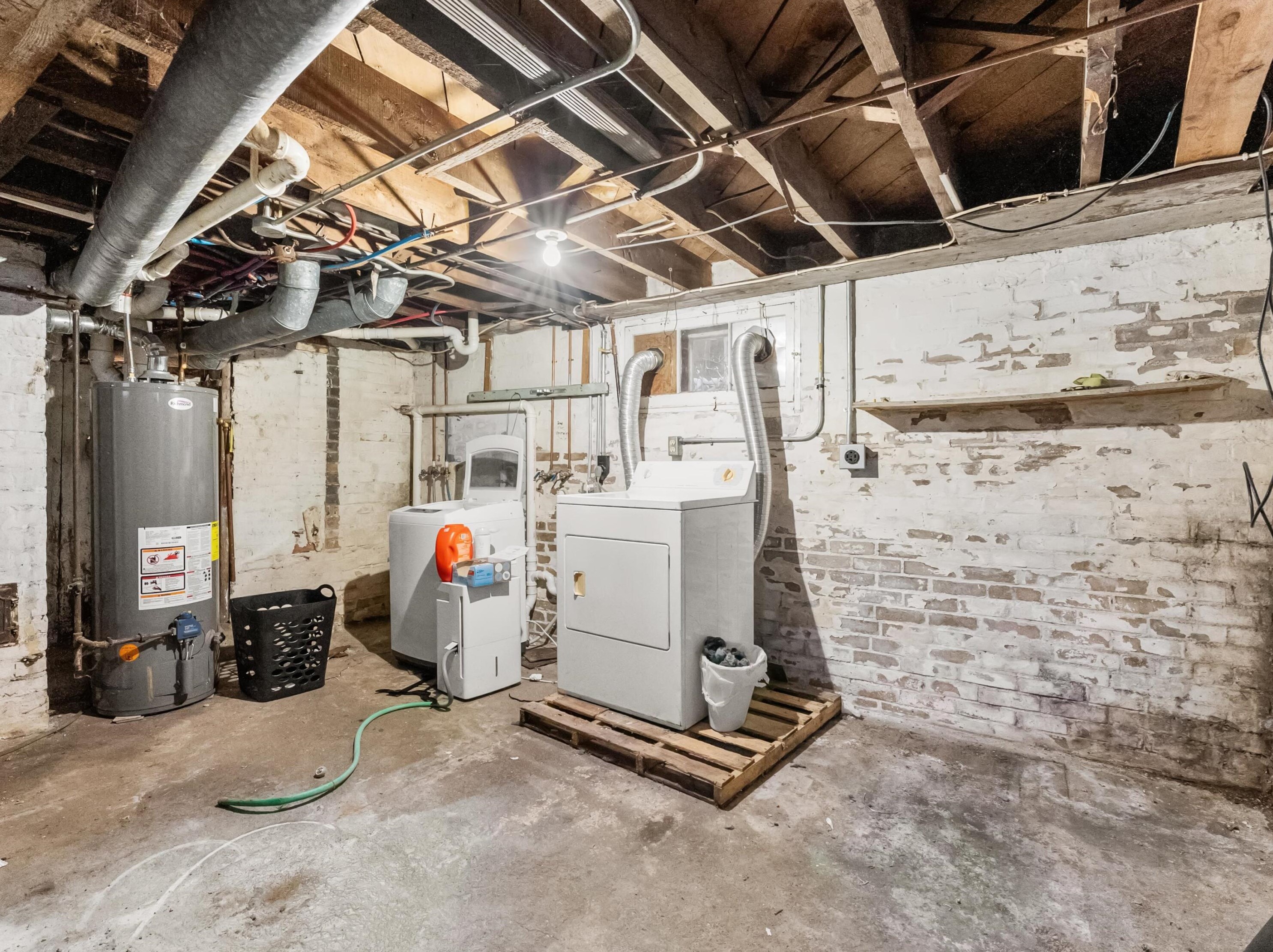 410 6th St, Manitowoc WI 54220-6814 exterior