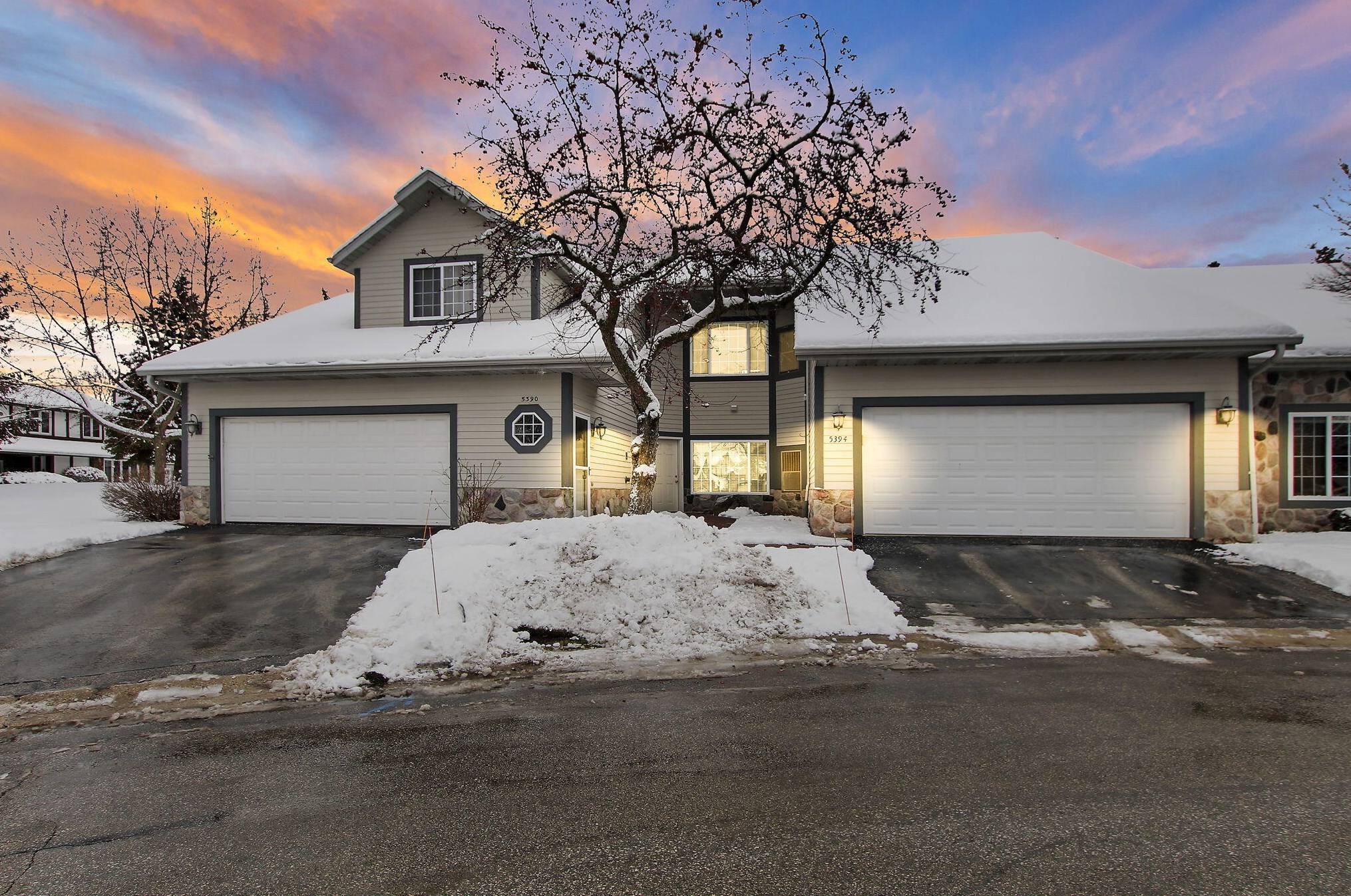 5394 Hidden Dr, Milwaukee, WI 53221-3240