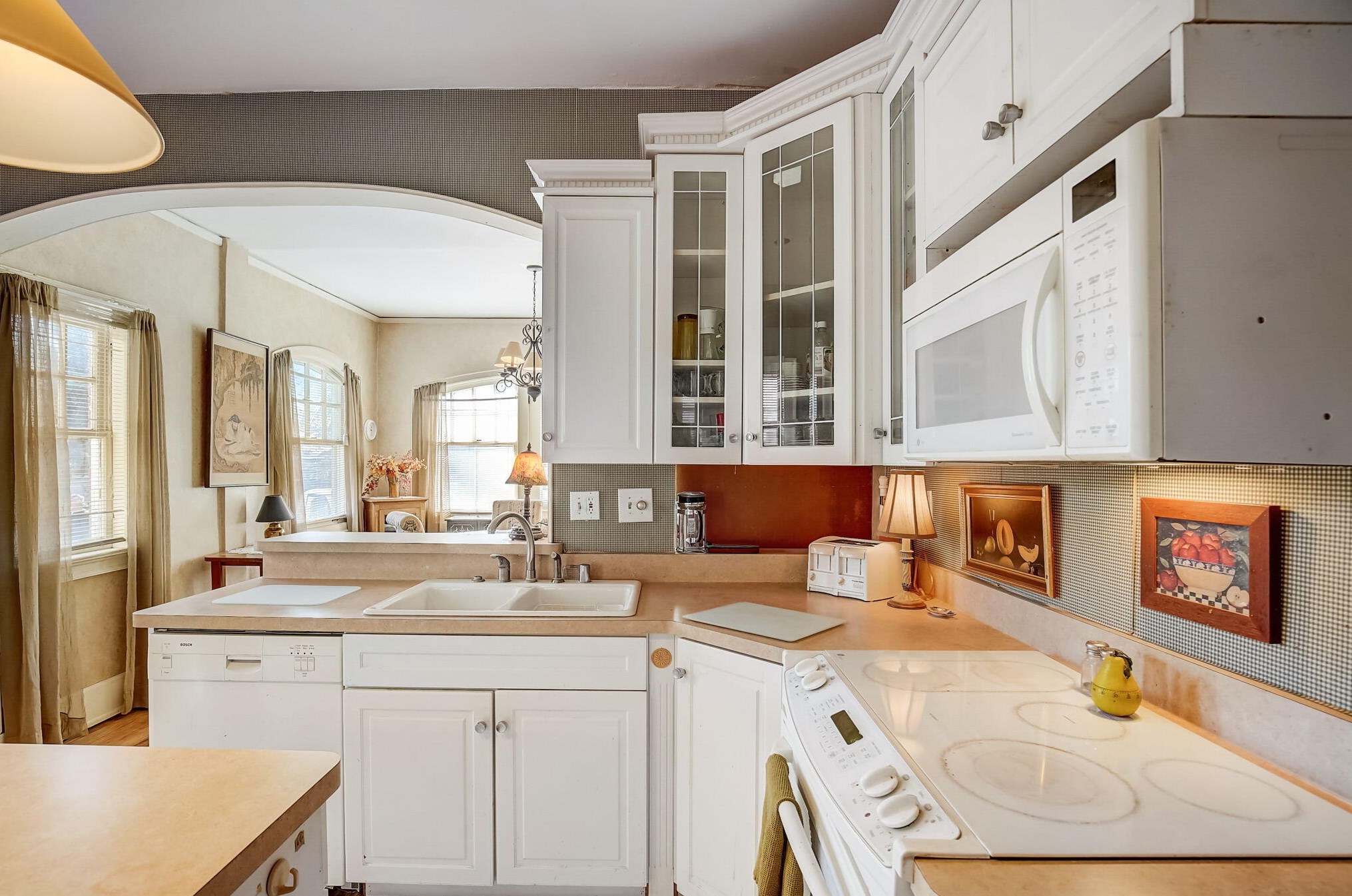 2540 Lk Dr, Milwaukee WI 53211-3808 exterior