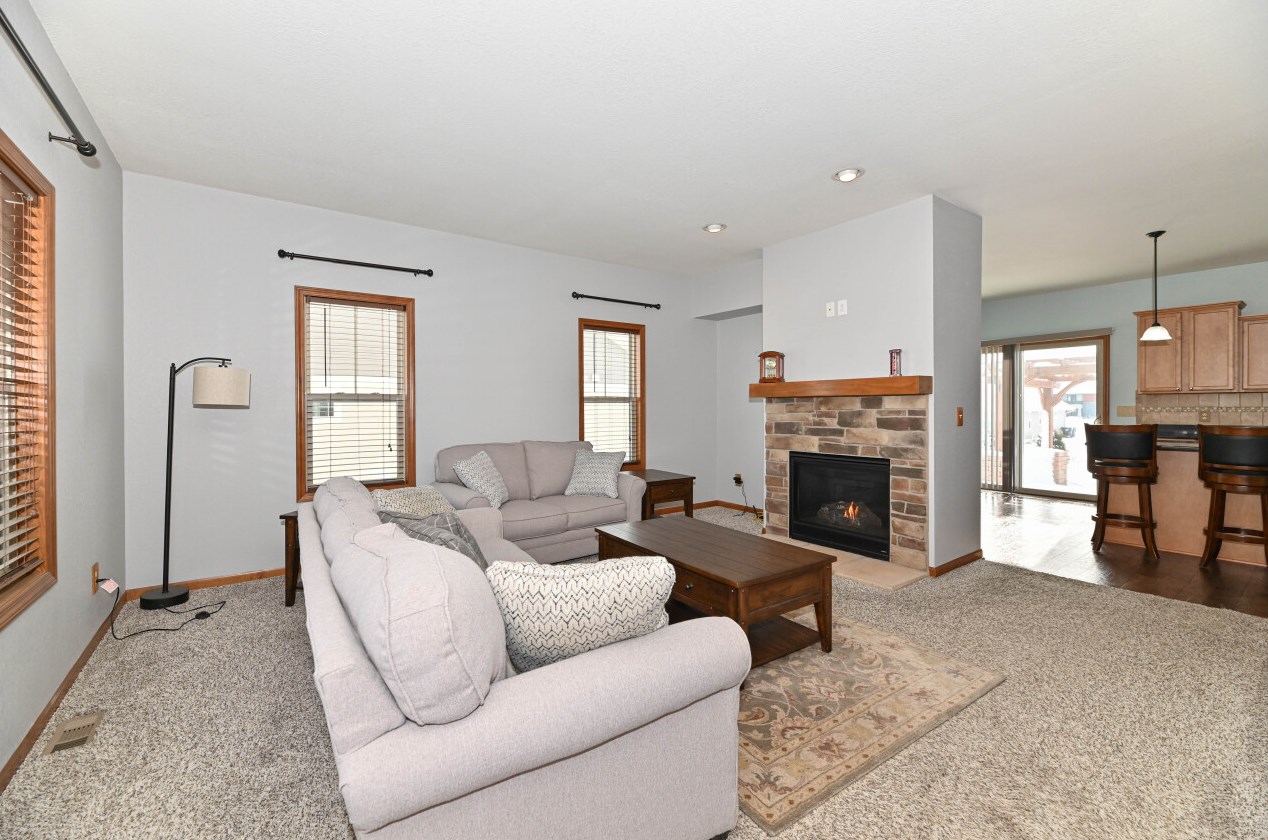 9203 Dahlia Ln, Racine, WI 53406