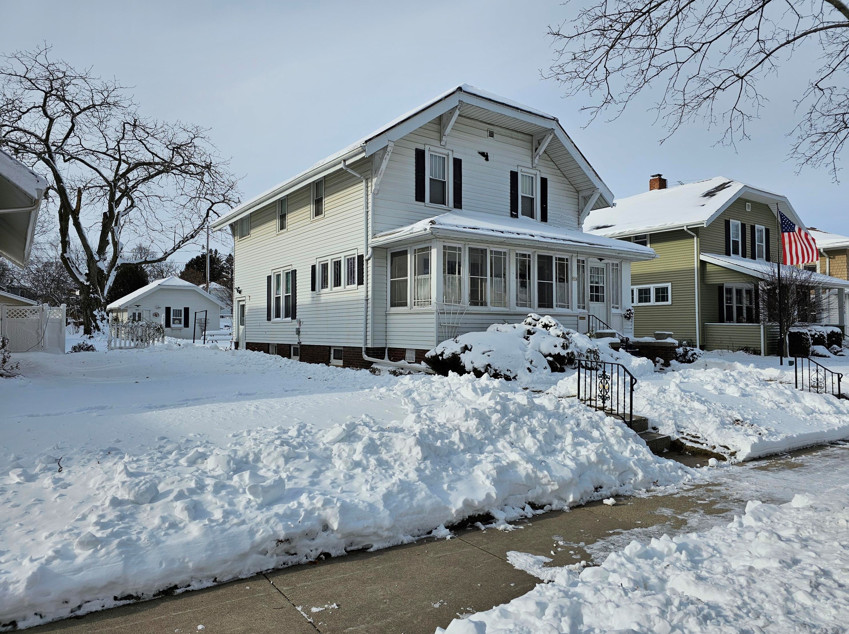 924 Lincoln Blvd, Manitowoc, WI 54220-3332